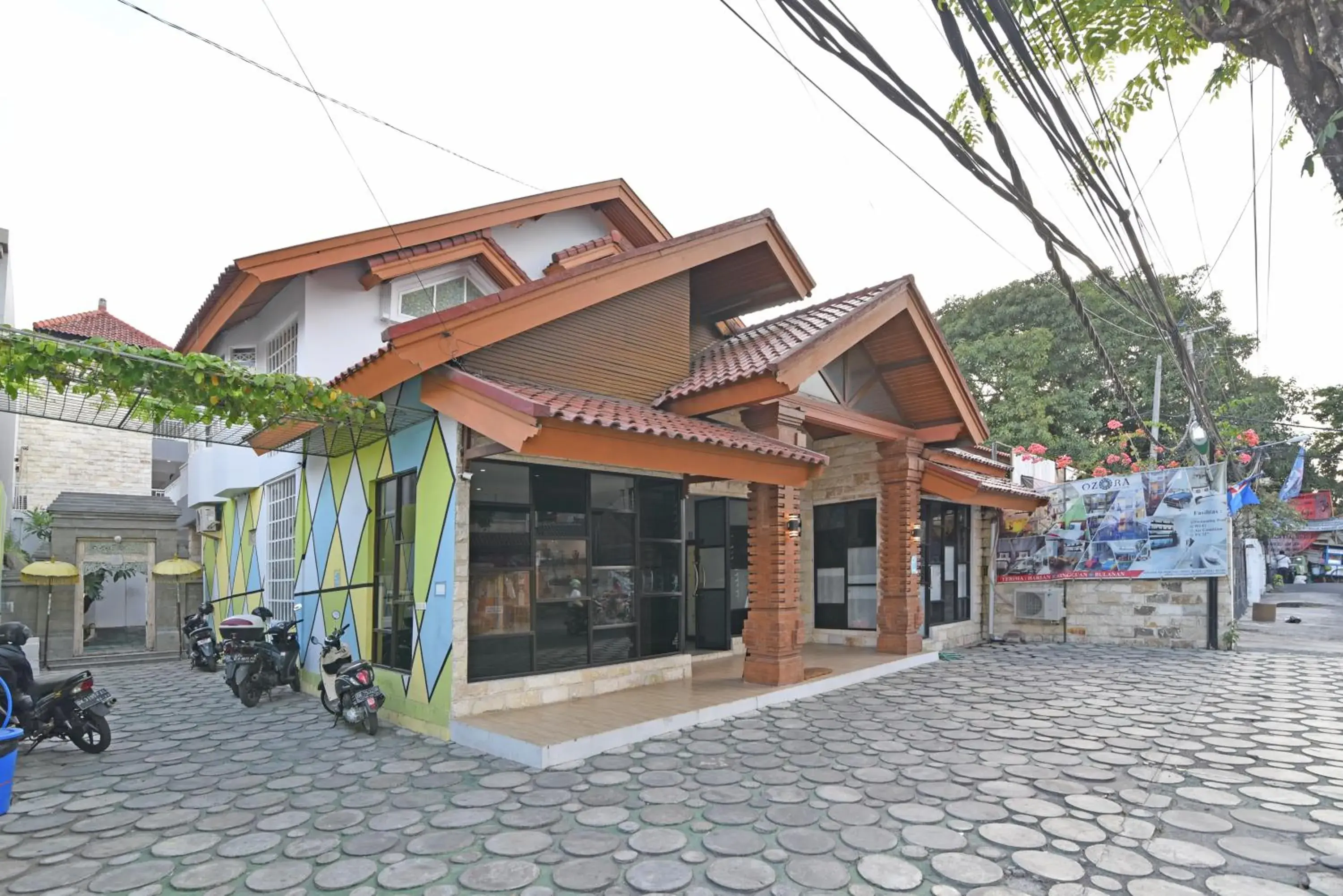 Property building in RedDoorz Plus @ Mahendradatta Denpasar Property building in RedDoorz Plus @ Mahendradatta Denpasar