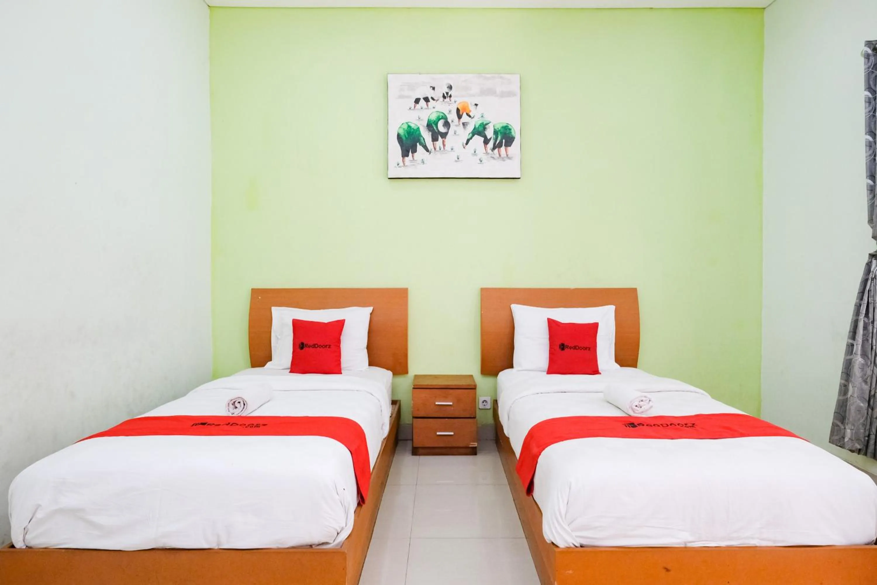 Bedroom, Bed in RedDoorz Plus @ Mahendradatta Denpasar