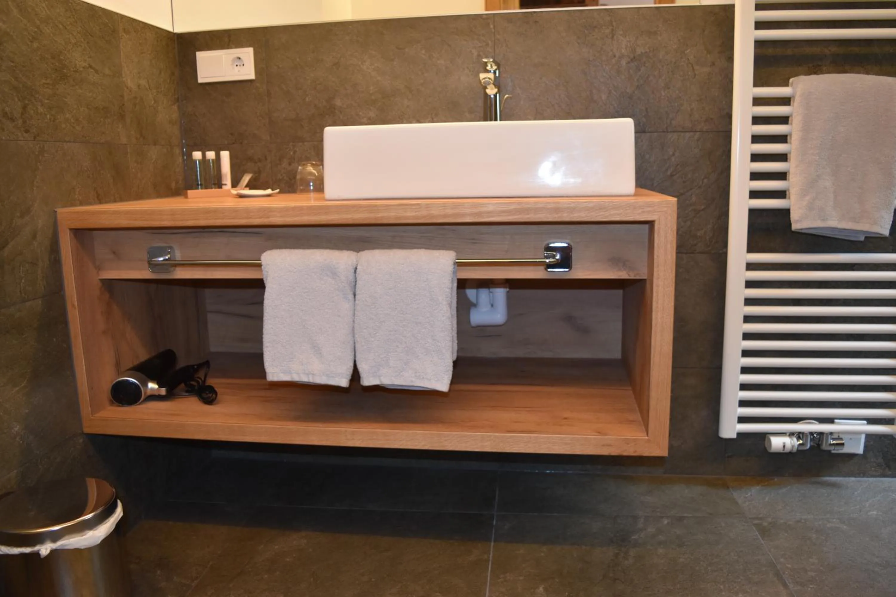 Shower in Garni des Alpes