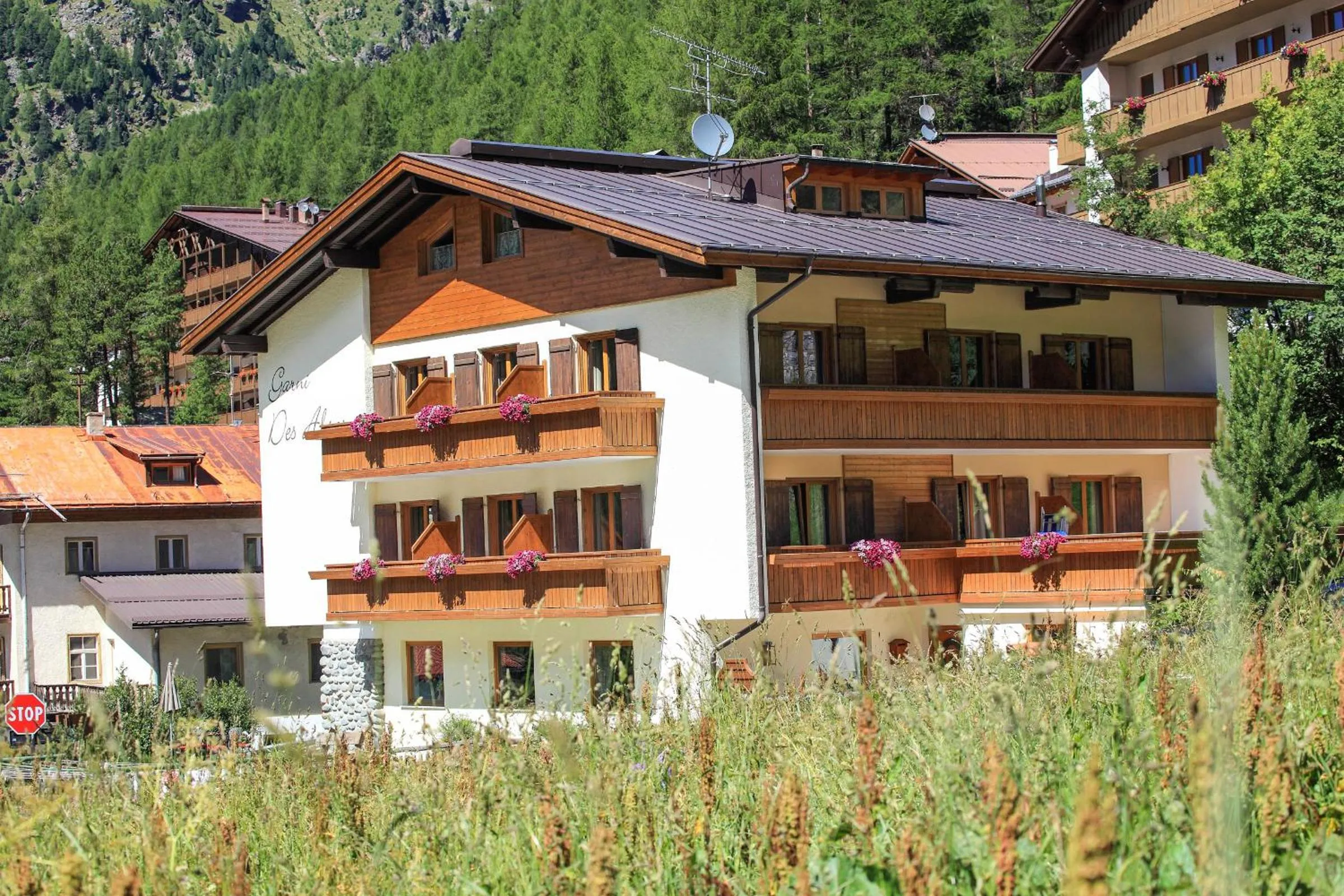 Property Building in Garni des Alpes