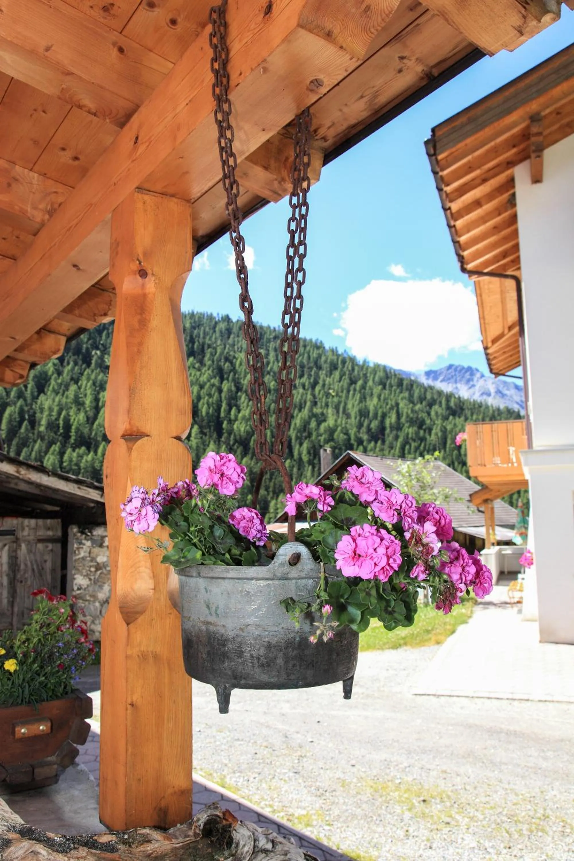 Facade/entrance in Garni des Alpes