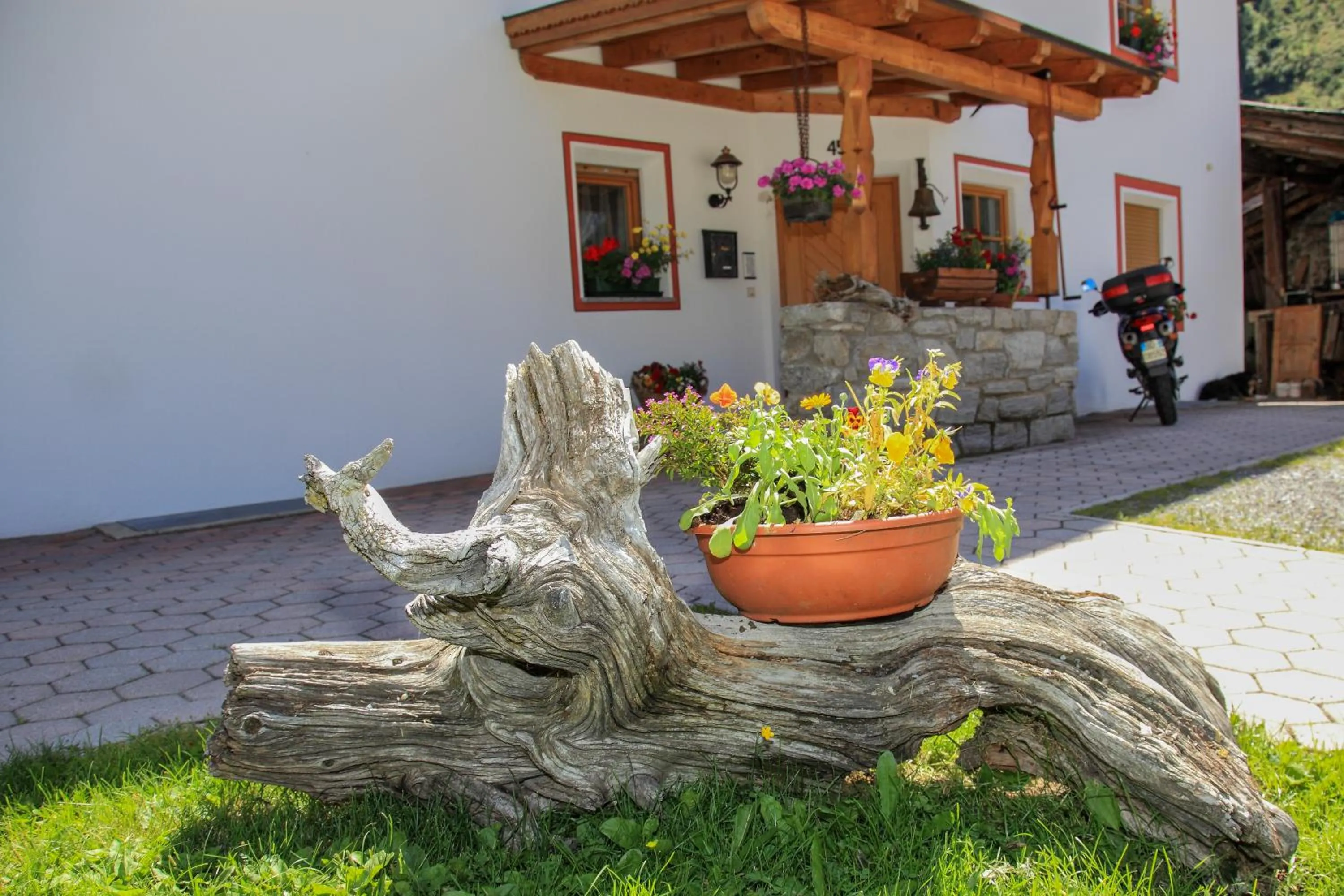 Facade/entrance in Garni des Alpes