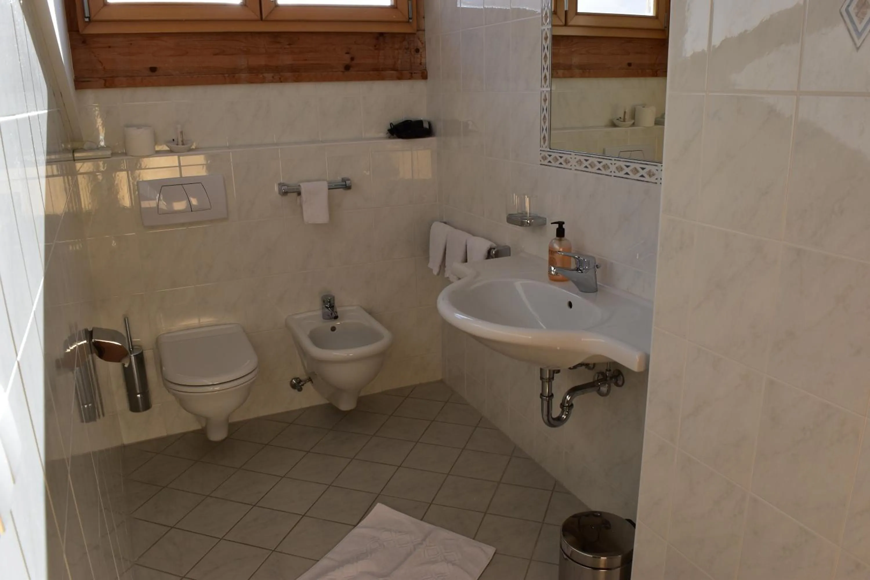 Bathroom in Garni des Alpes