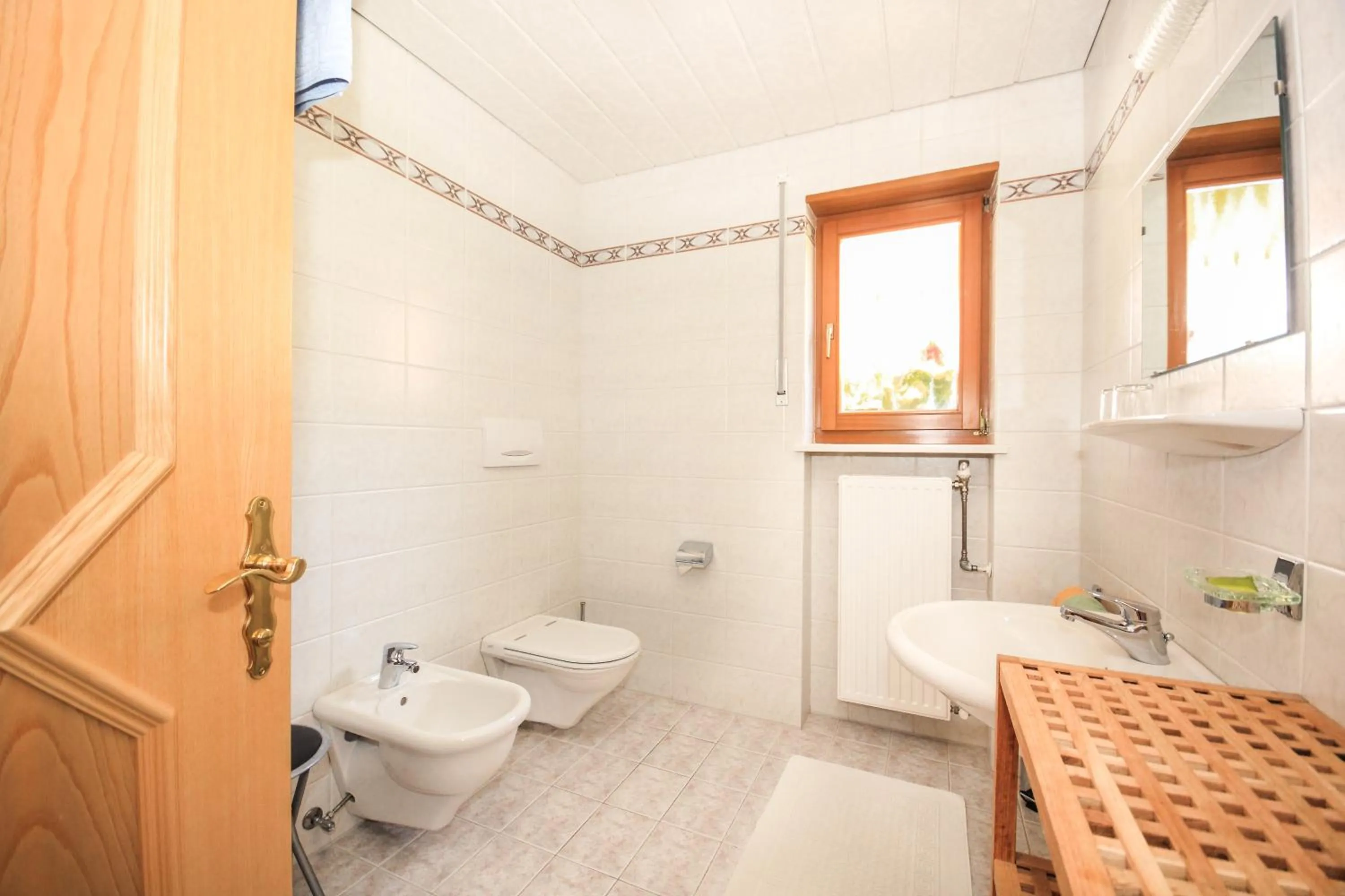 Photo of the whole room in Garni des Alpes