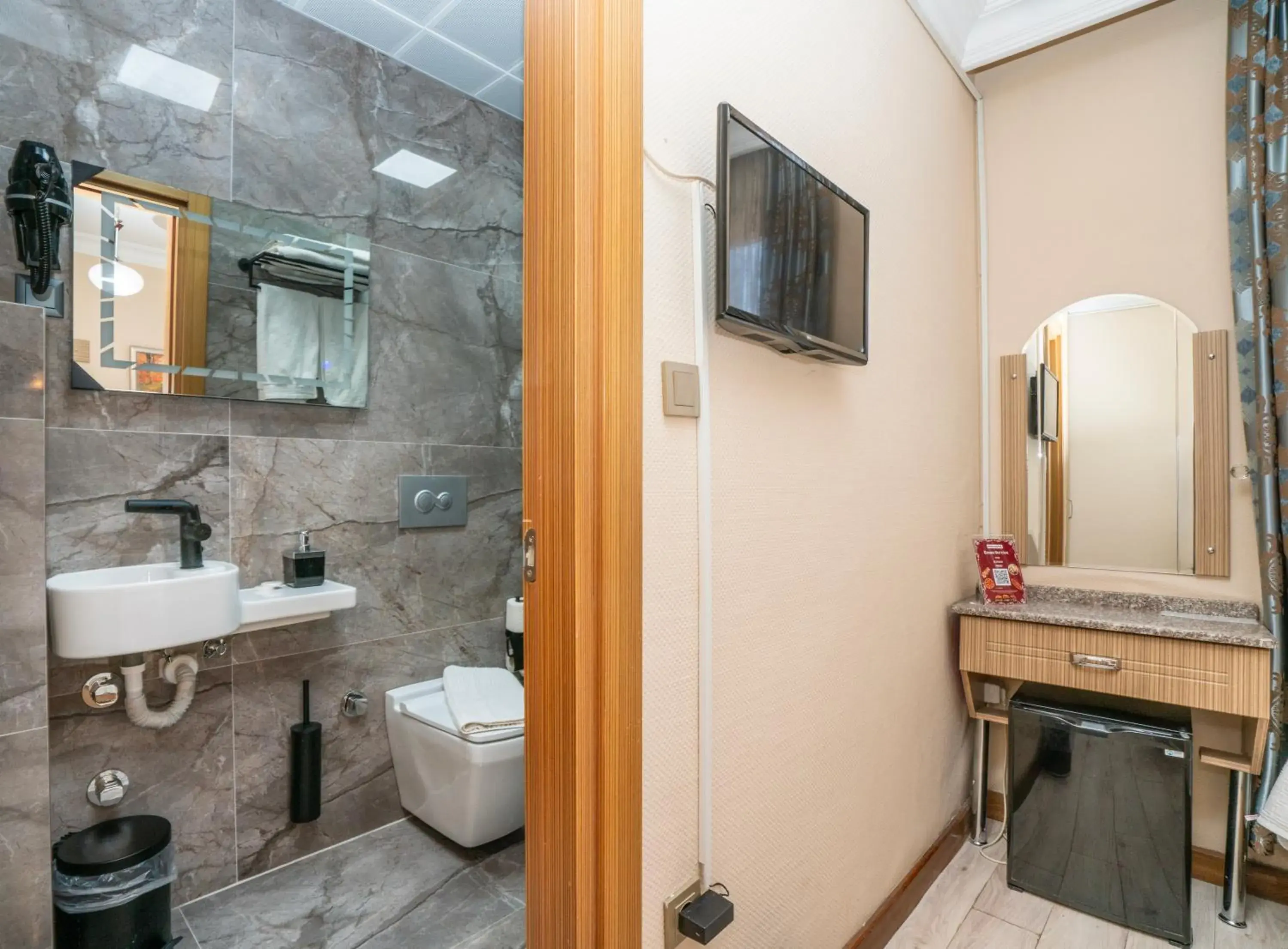 Standard Twin Room in Grand Reis Hotel Standard Twin Room in Grand Reis Hotel