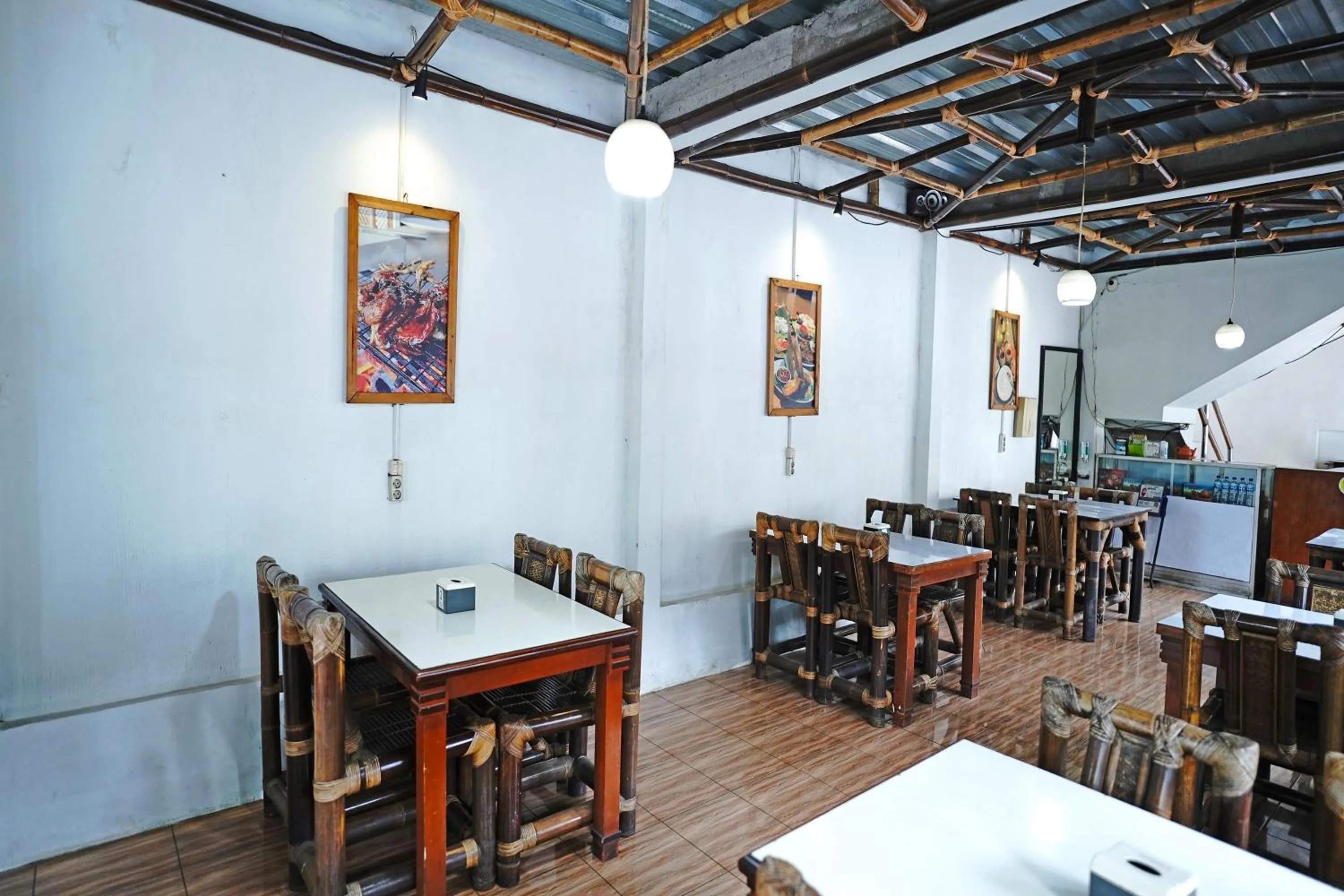 Restaurant/places to eat in Saung Balibu Hotel