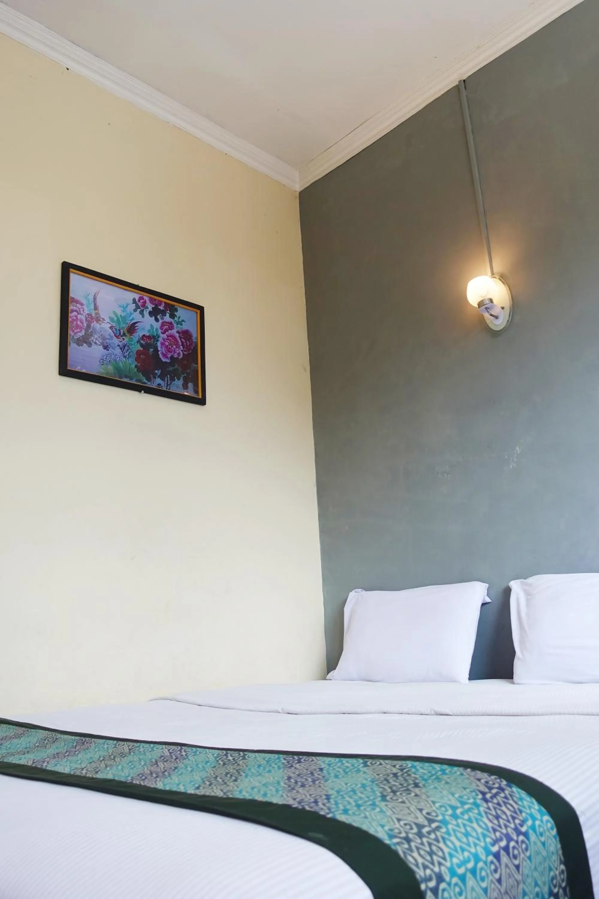 Bed in Saung Balibu Hotel