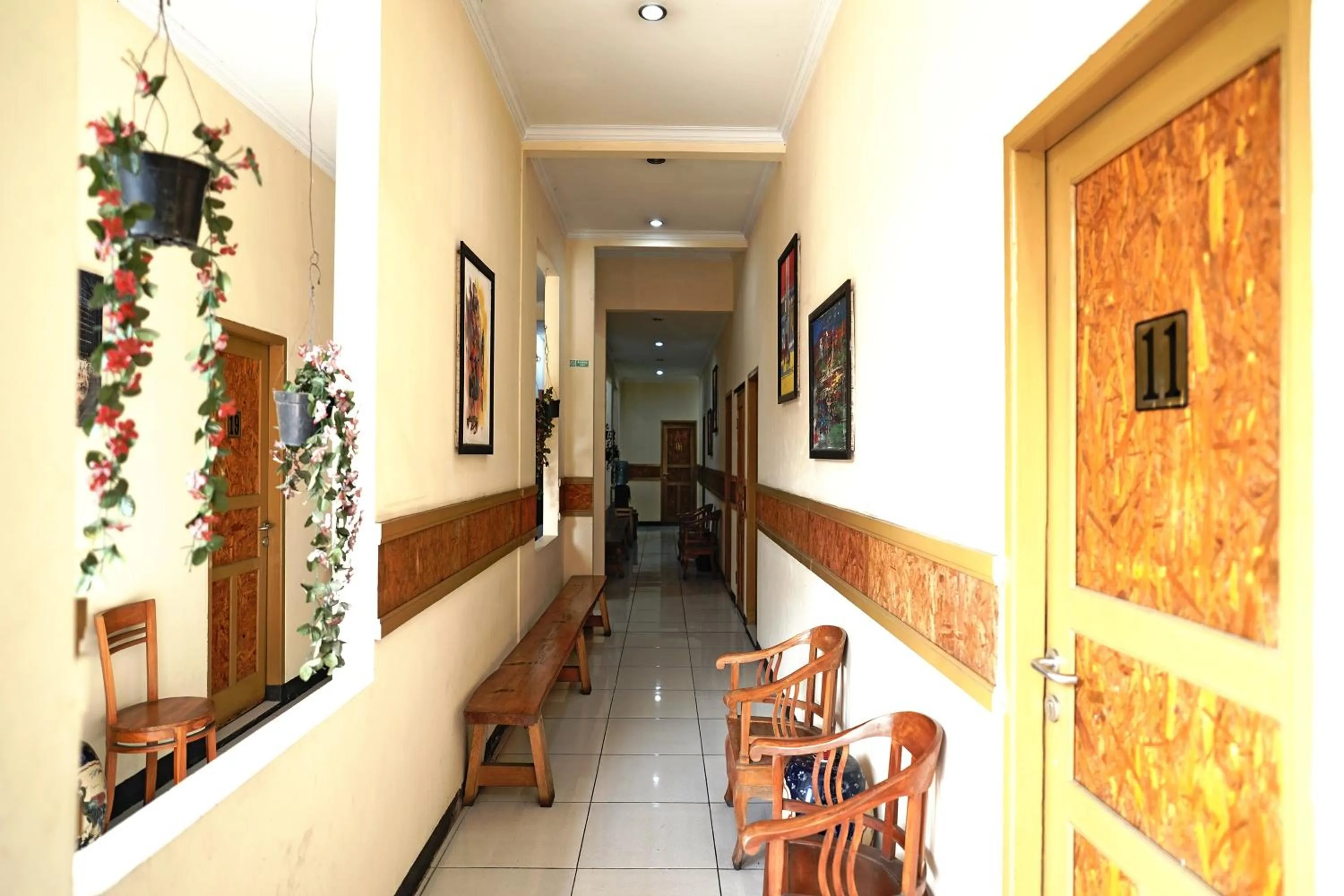 Seating area in Saung Balibu Hotel