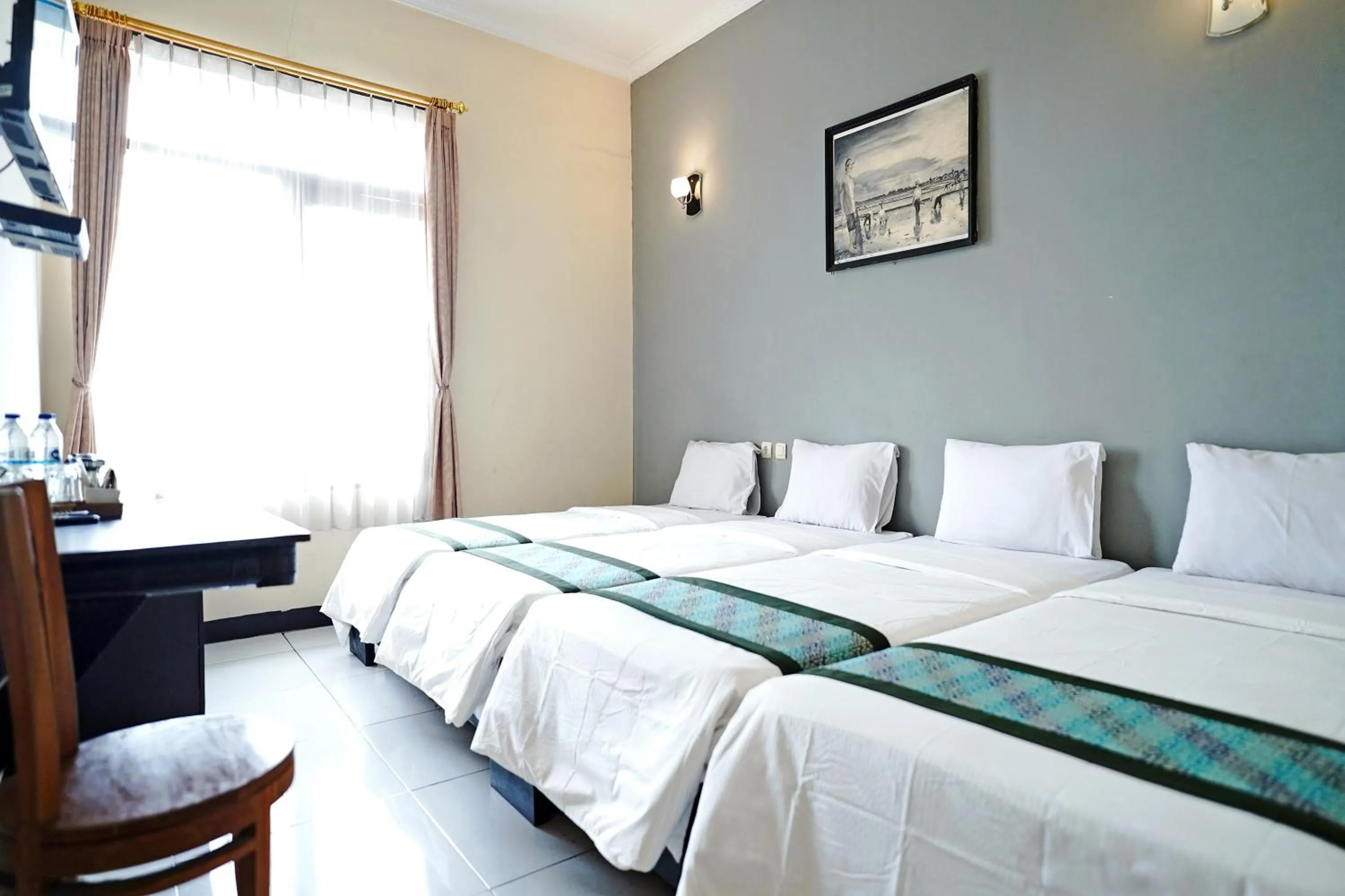 Bed in Saung Balibu Hotel