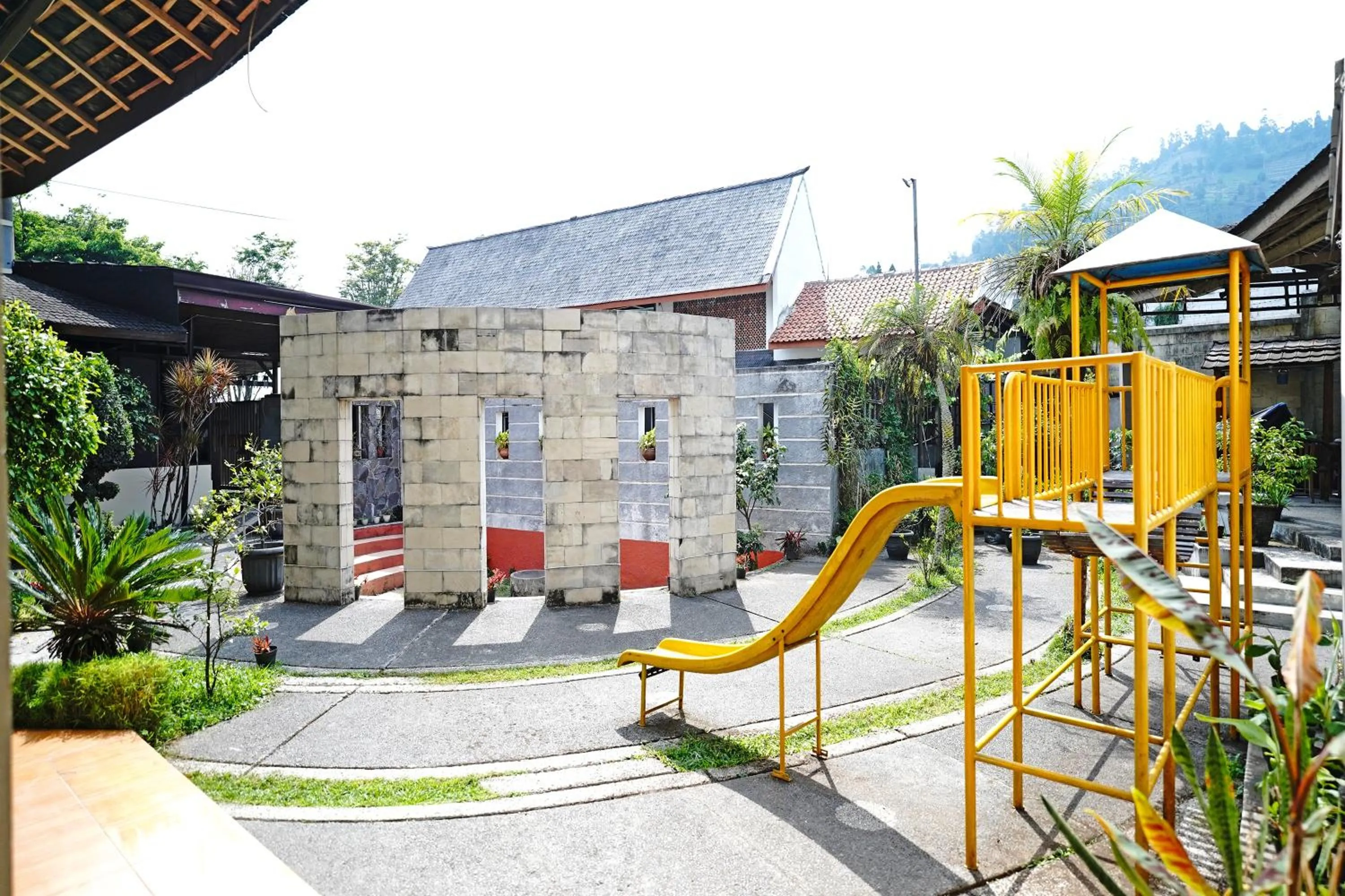 Children play ground in Saung Balibu Hotel