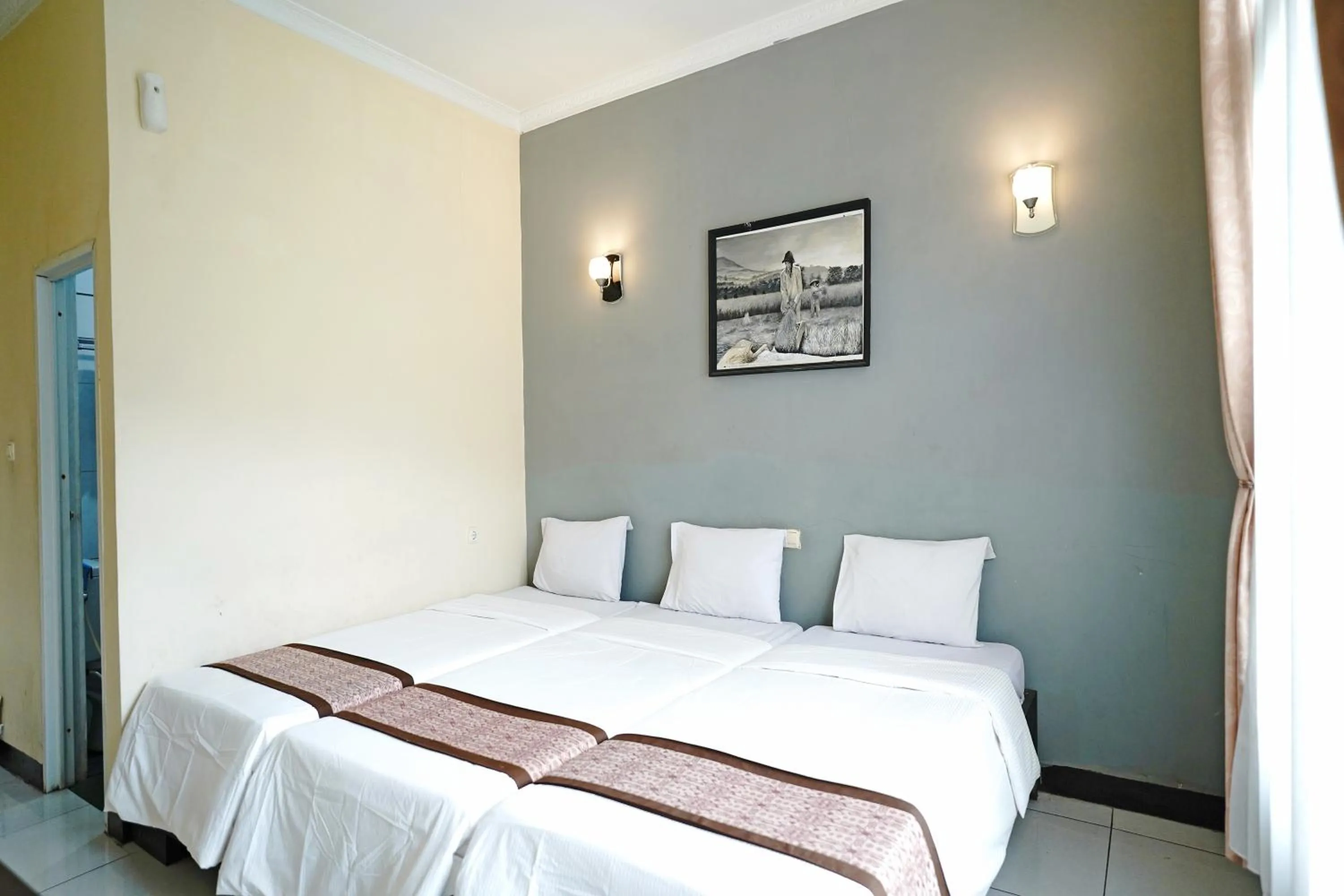 Bed in Saung Balibu Hotel