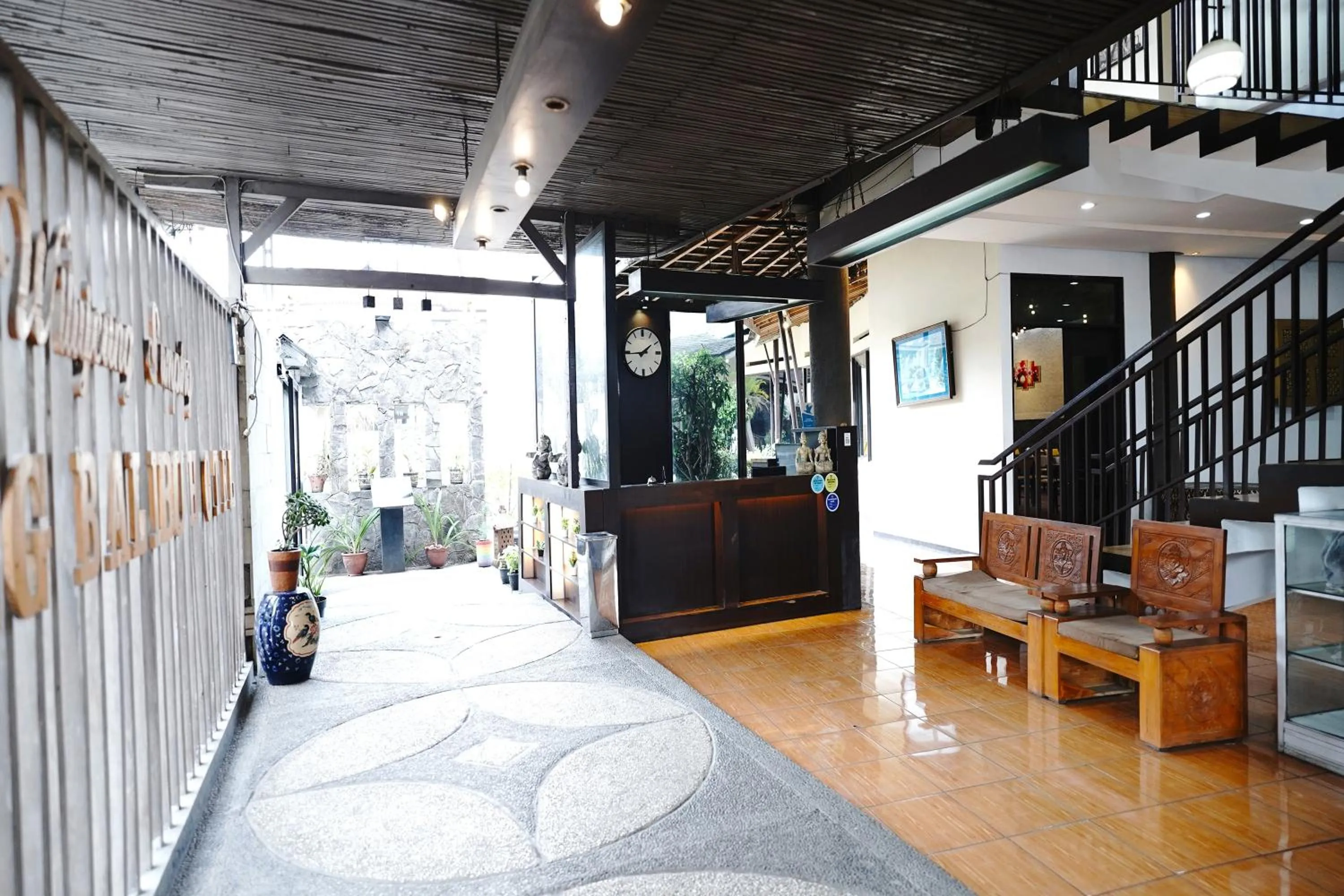 Living room in Saung Balibu Hotel