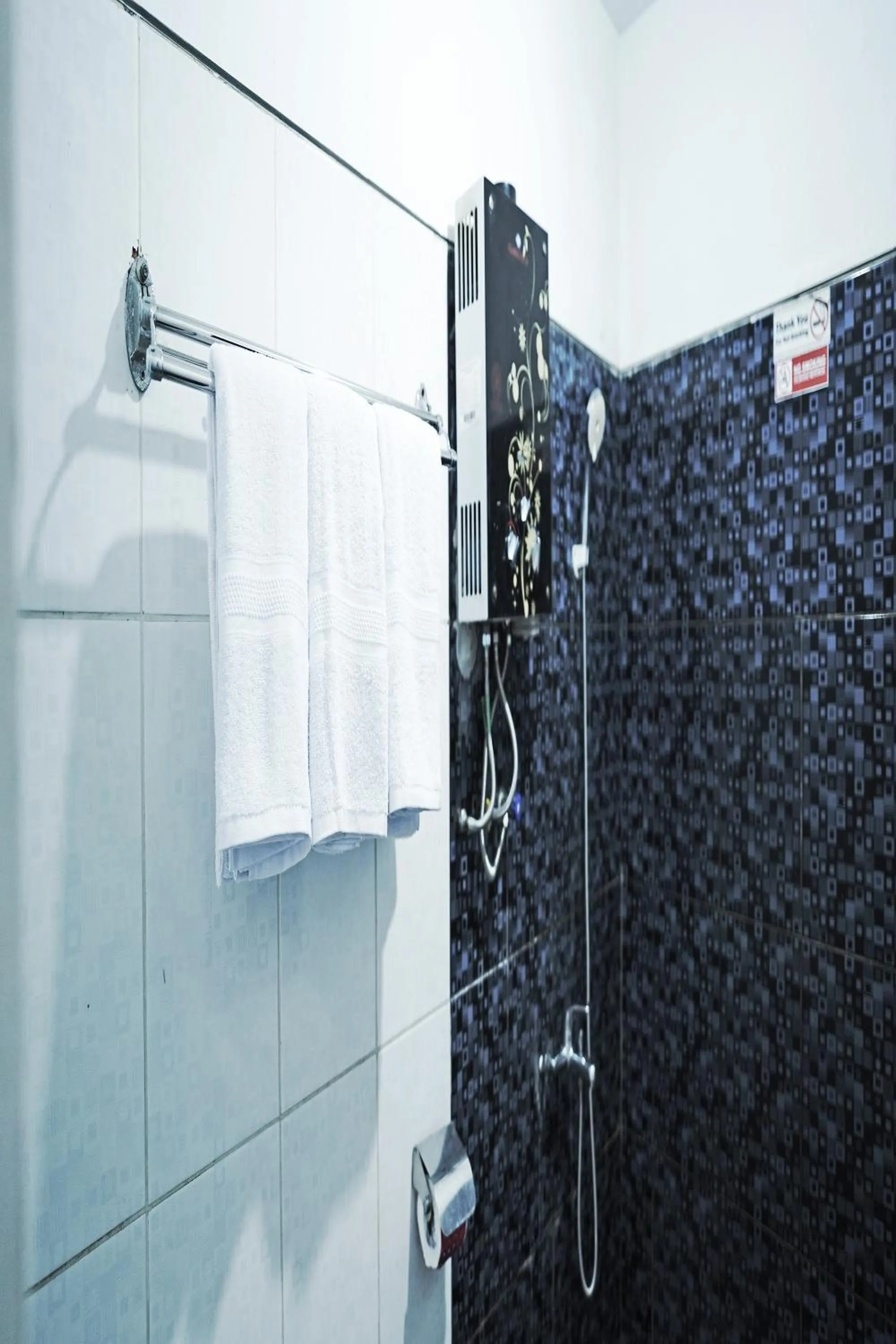 Bathroom in Saung Balibu Hotel