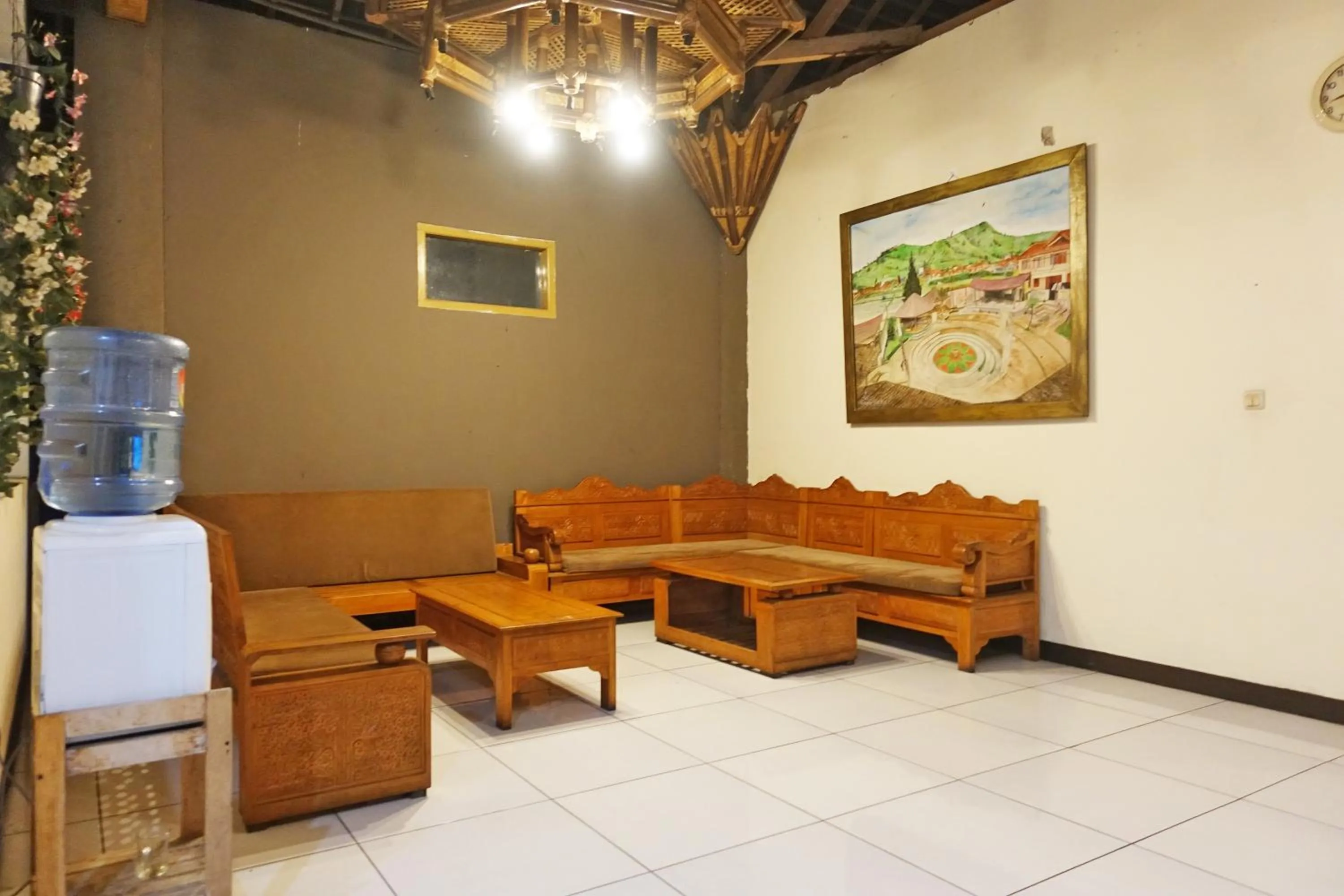 Seating area in Saung Balibu Hotel