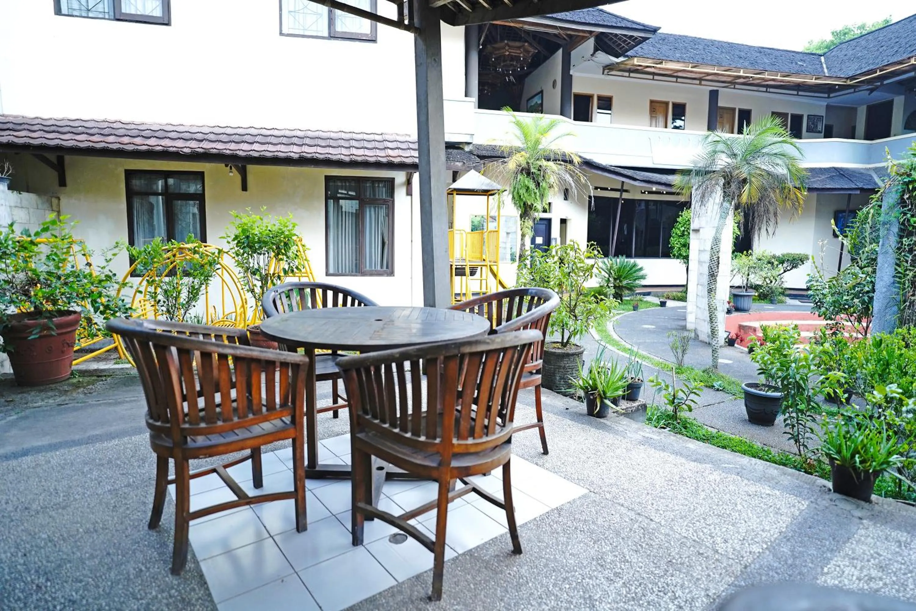 Dining area in Saung Balibu Hotel