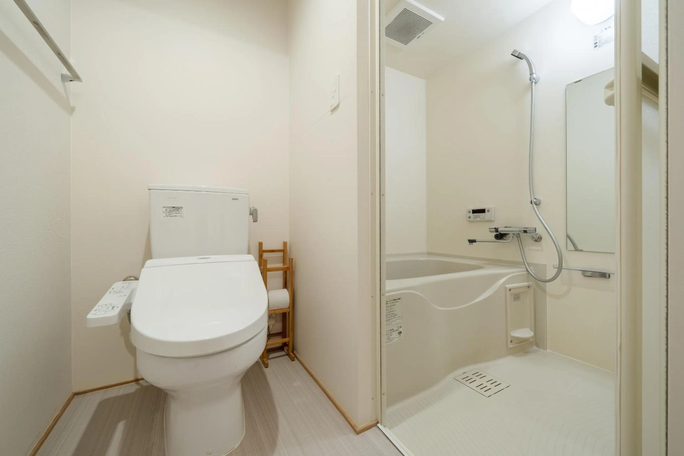 Toilet in RESI STAY Hachi Inn