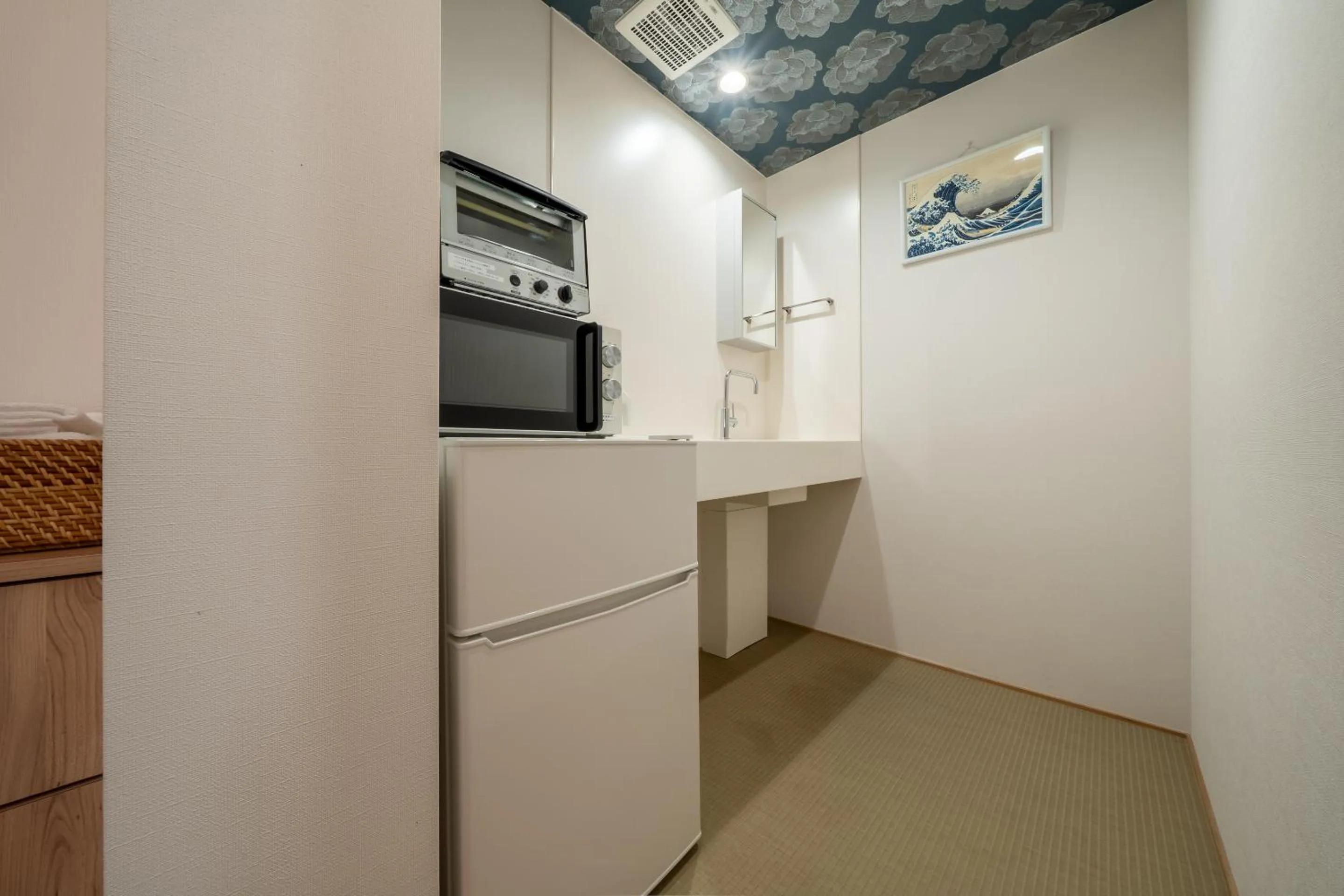 Kitchen or kitchenette in RESI STAY Hachi Inn