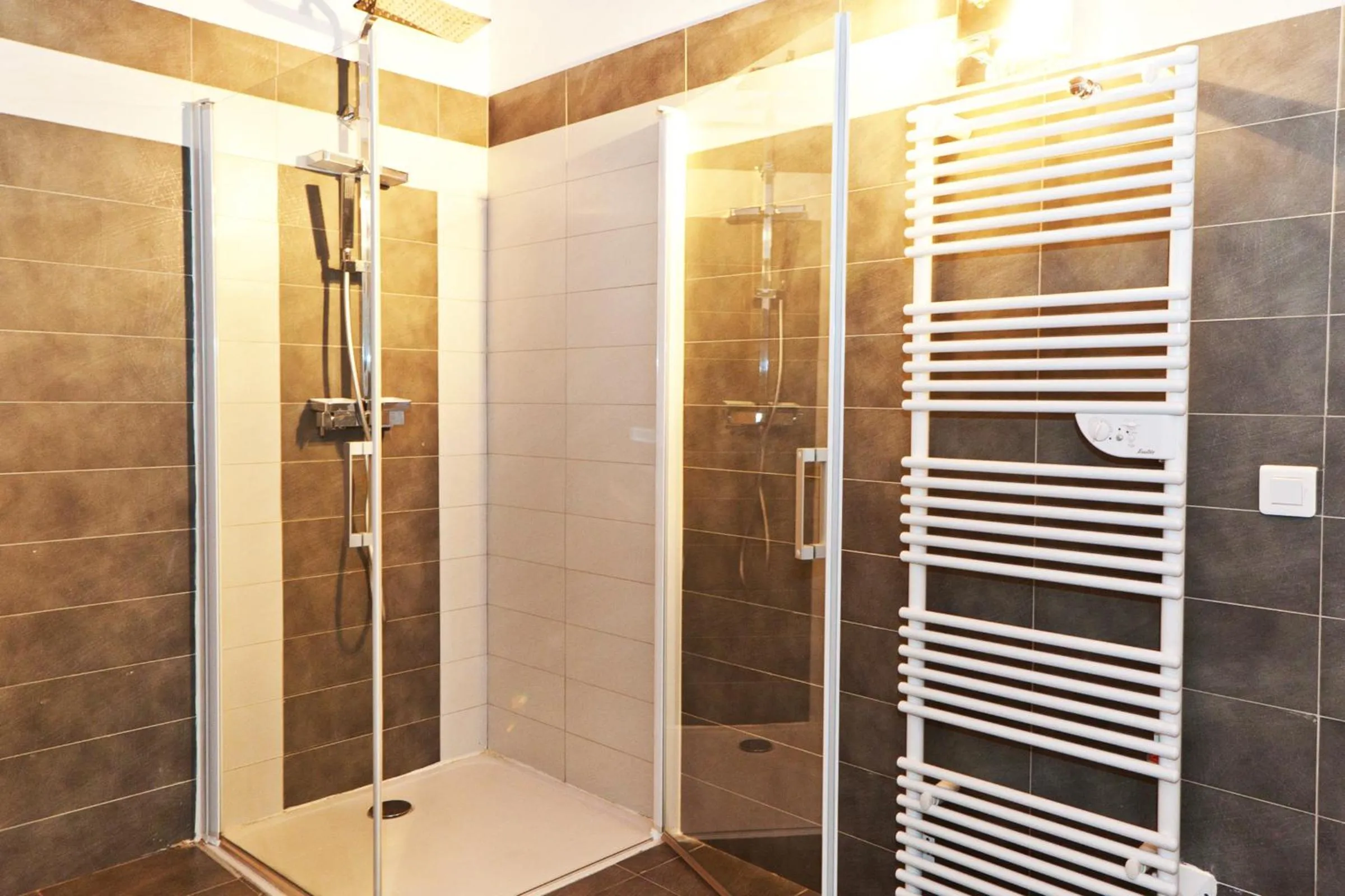Shower in Hotel Riviera