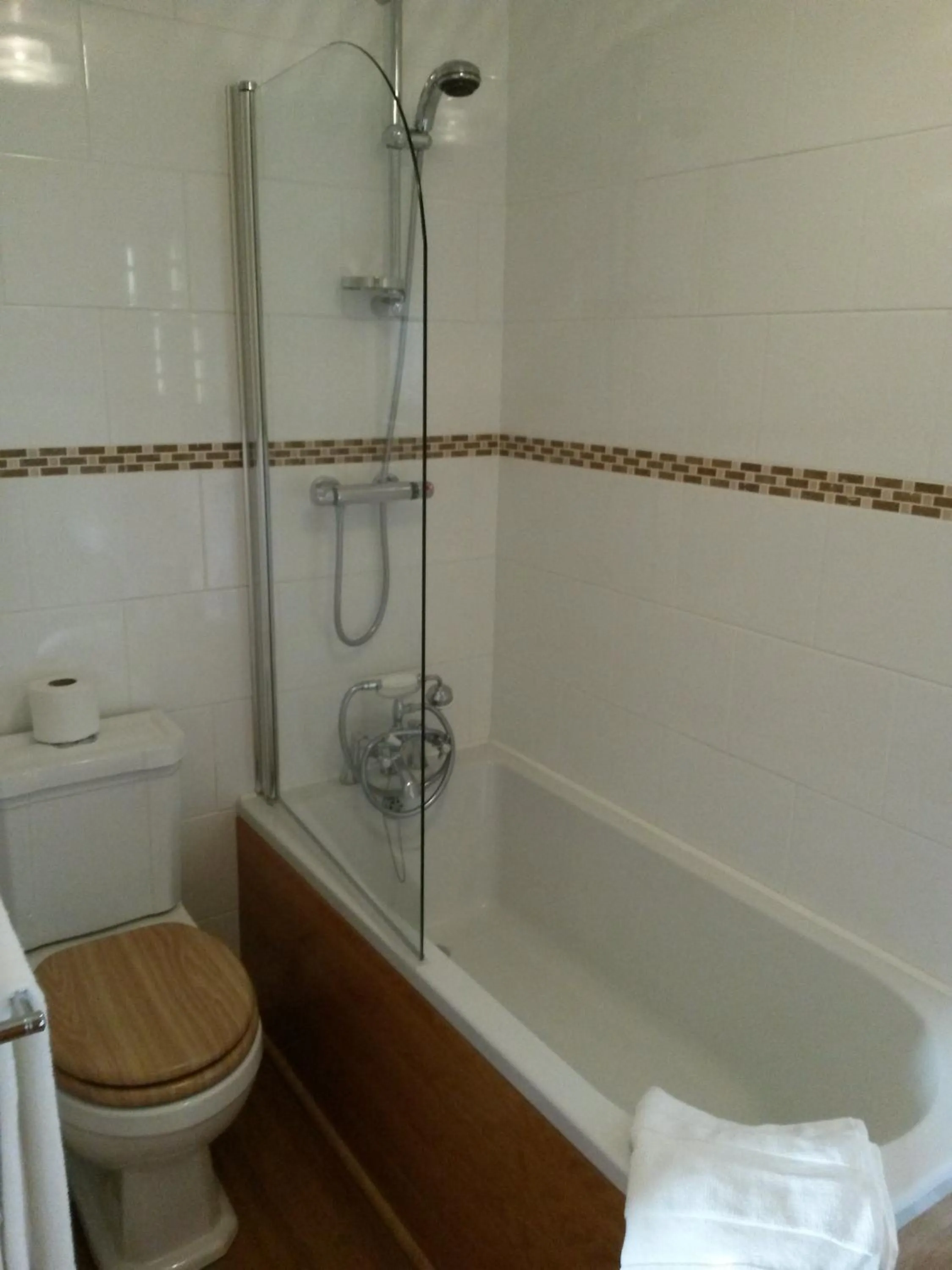 Bathroom in The Poldark Inn