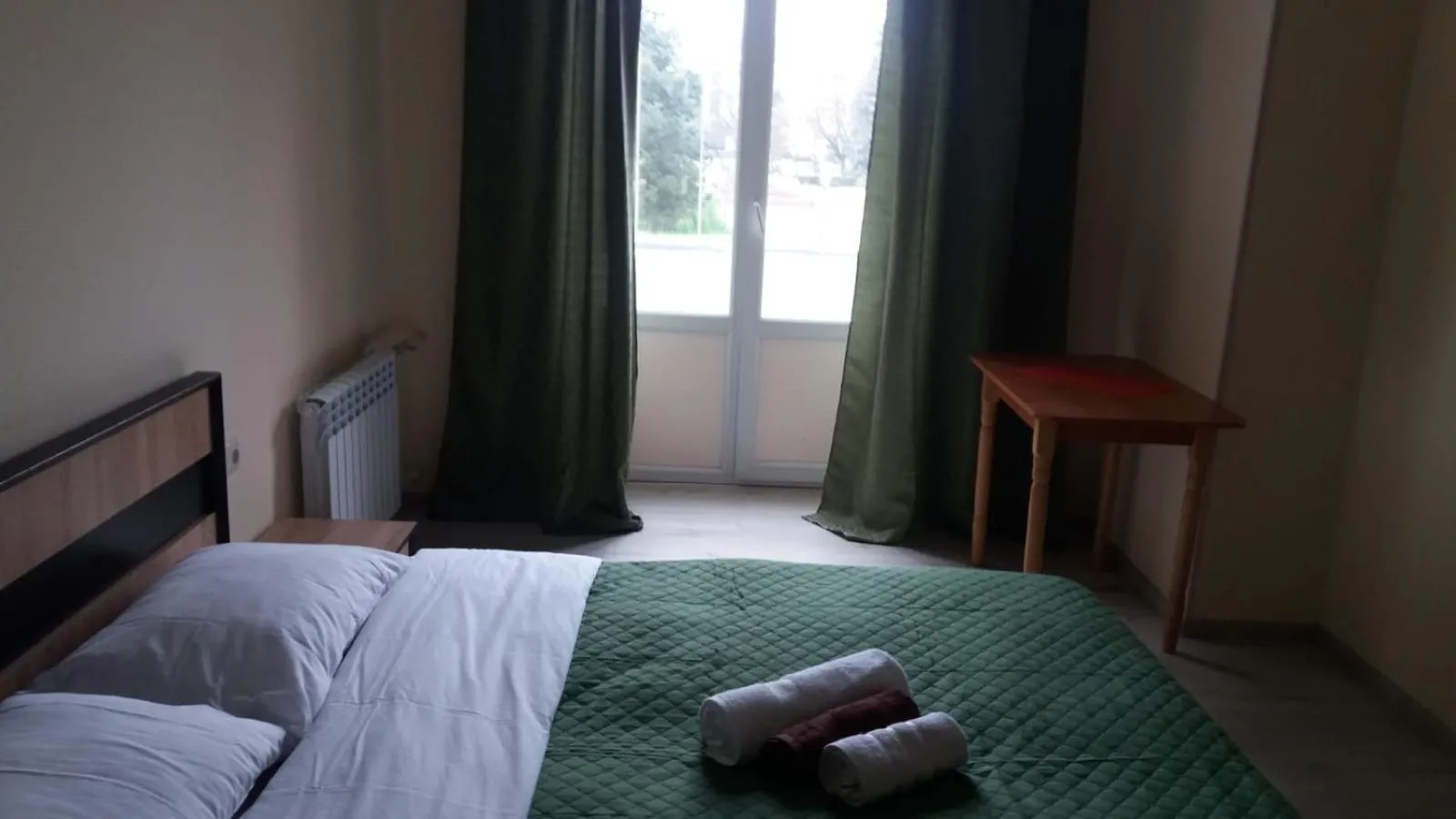Photo of the whole room, Bed in Central Studio
