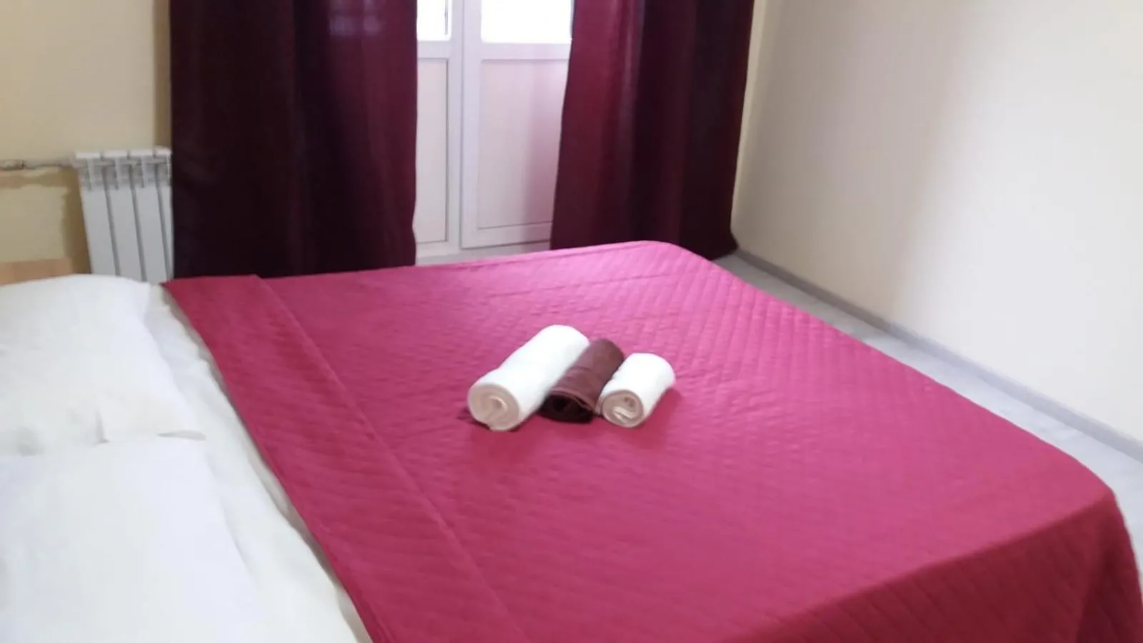 Photo of the whole room, Bed in Central Studio