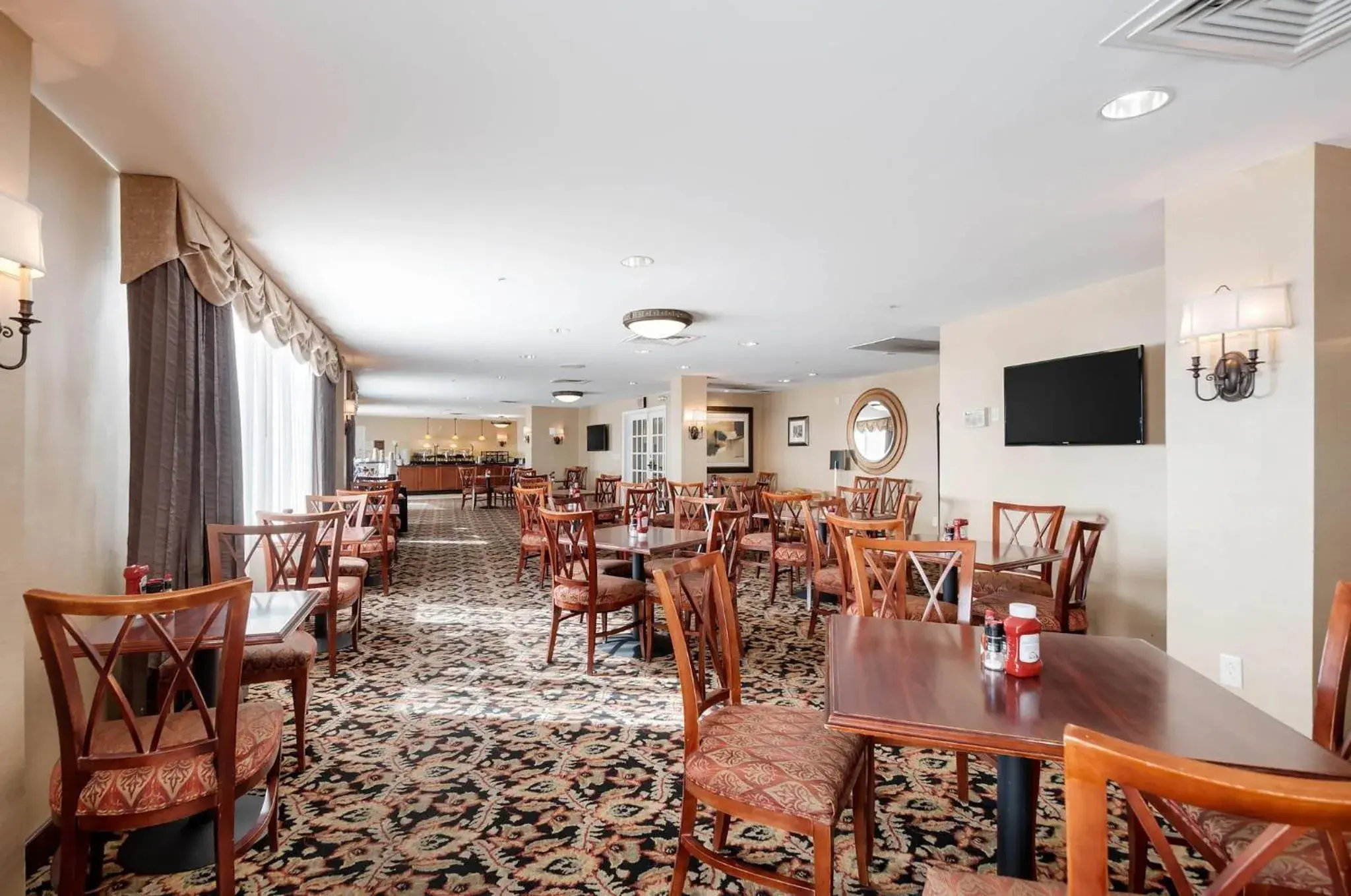 Breakfast in Clarion Collection Hotel Arlington Court Suites Breakfast in Clarion Collection Hotel Arlington Court Suites