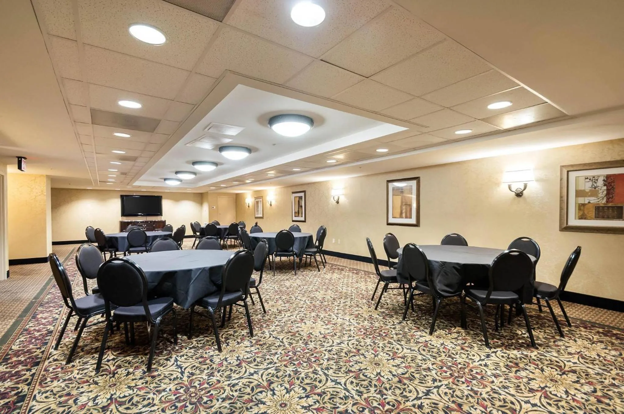 Meeting/conference room in Clarion Collection Hotel Arlington Court Suites