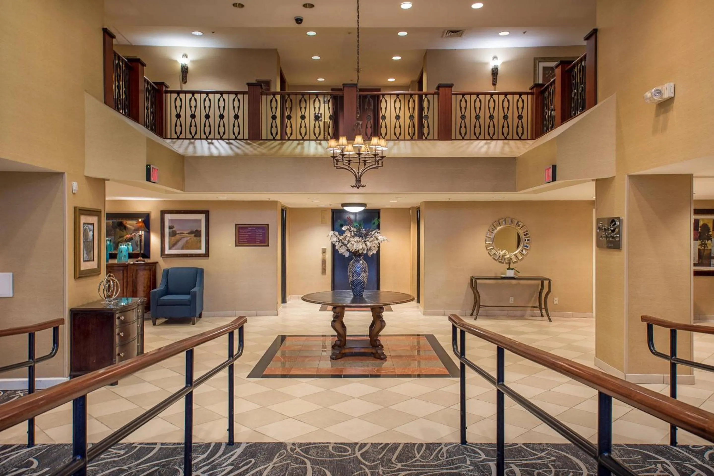Lobby or reception in Clarion Collection Hotel Arlington Court Suites