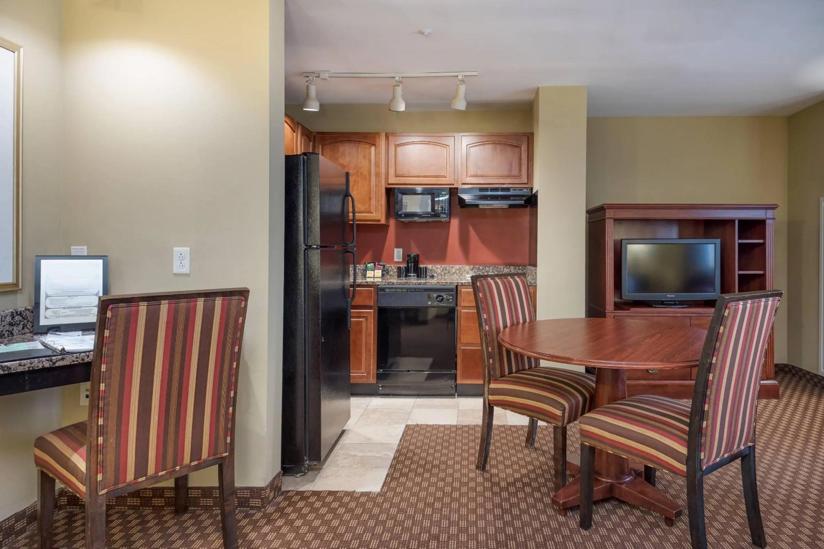 Bedroom in Clarion Collection Hotel Arlington Court Suites