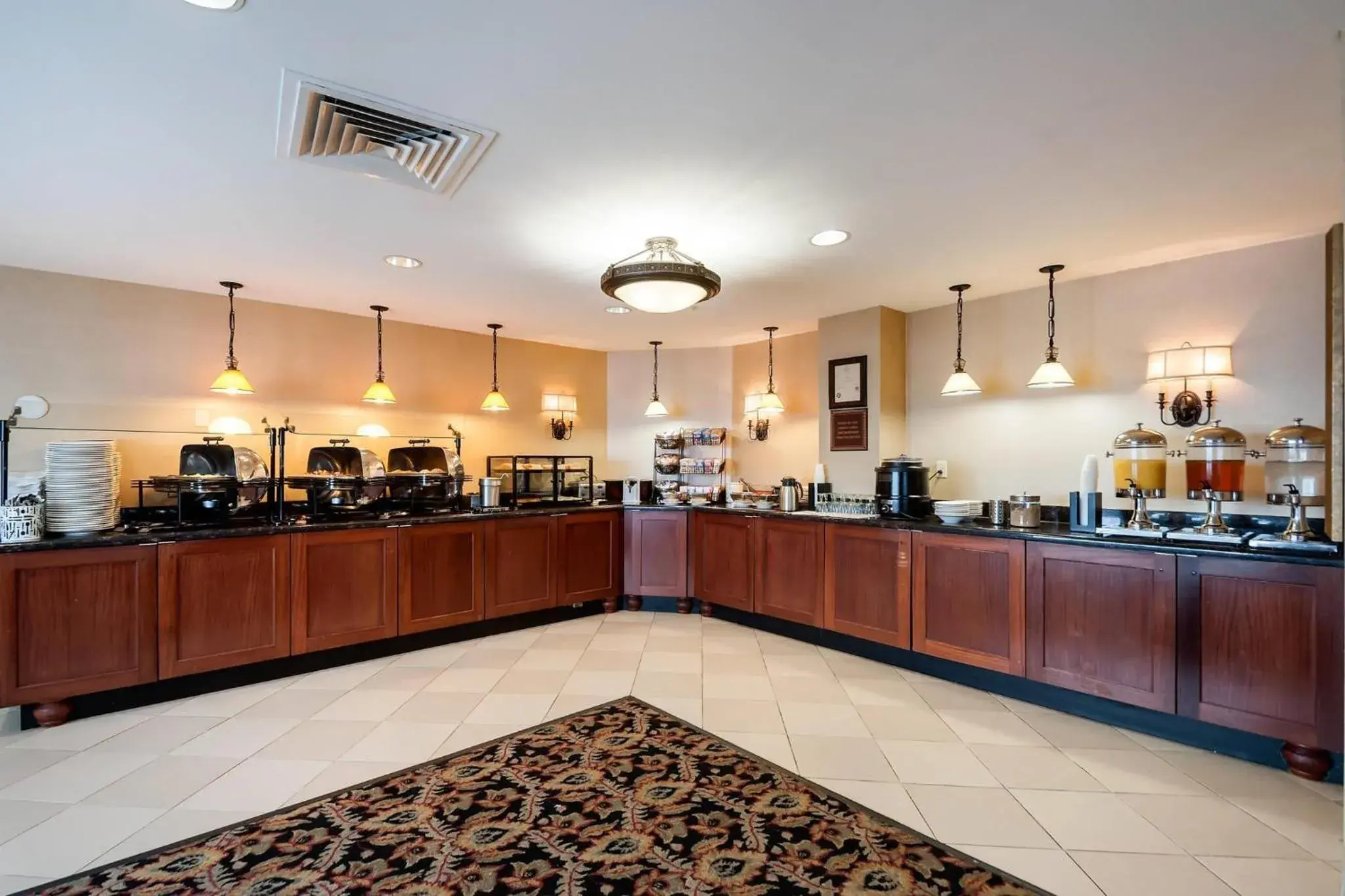 Breakfast in Clarion Collection Hotel Arlington Court Suites Breakfast in Clarion Collection Hotel Arlington Court Suites