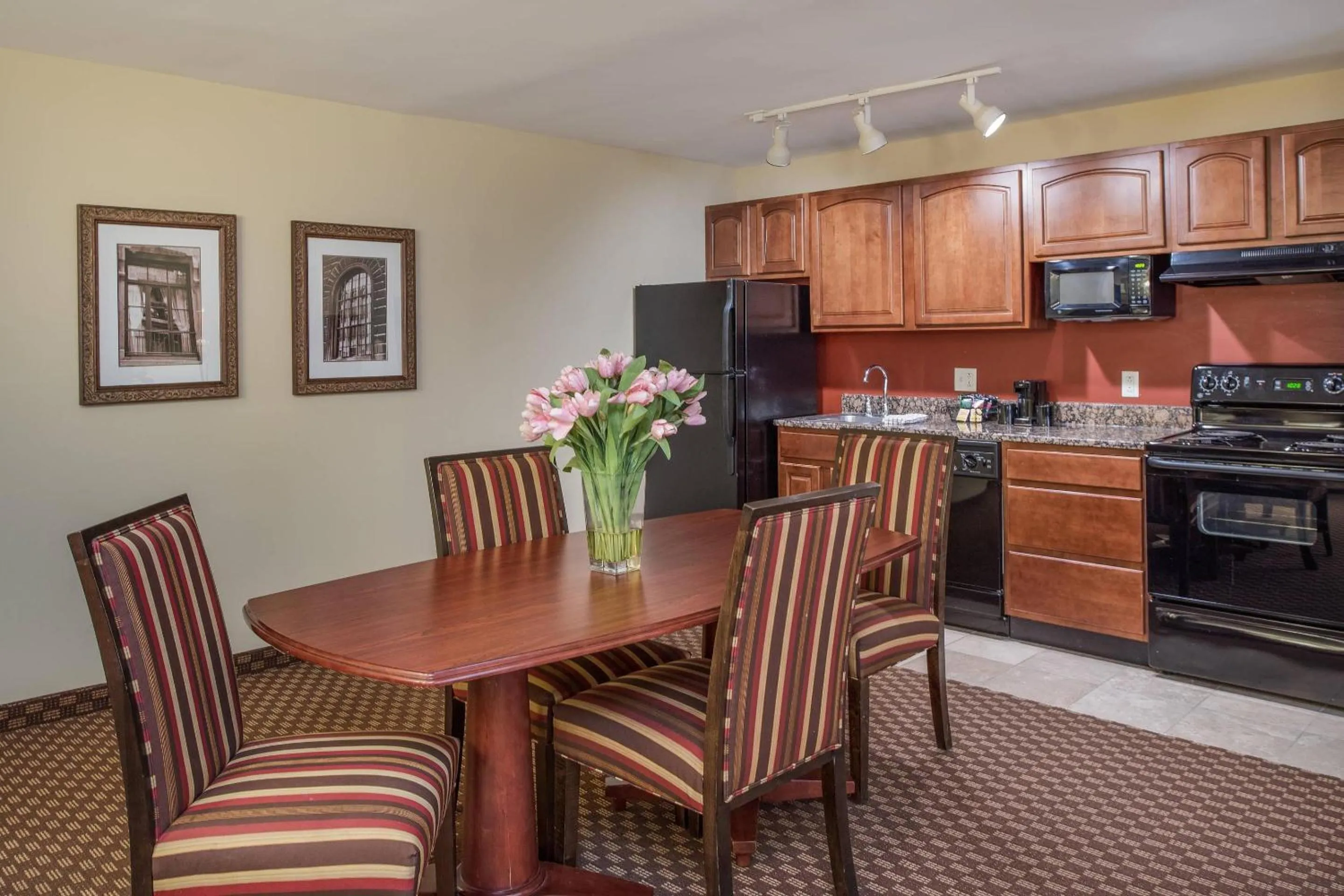 Bedroom in Clarion Collection Hotel Arlington Court Suites