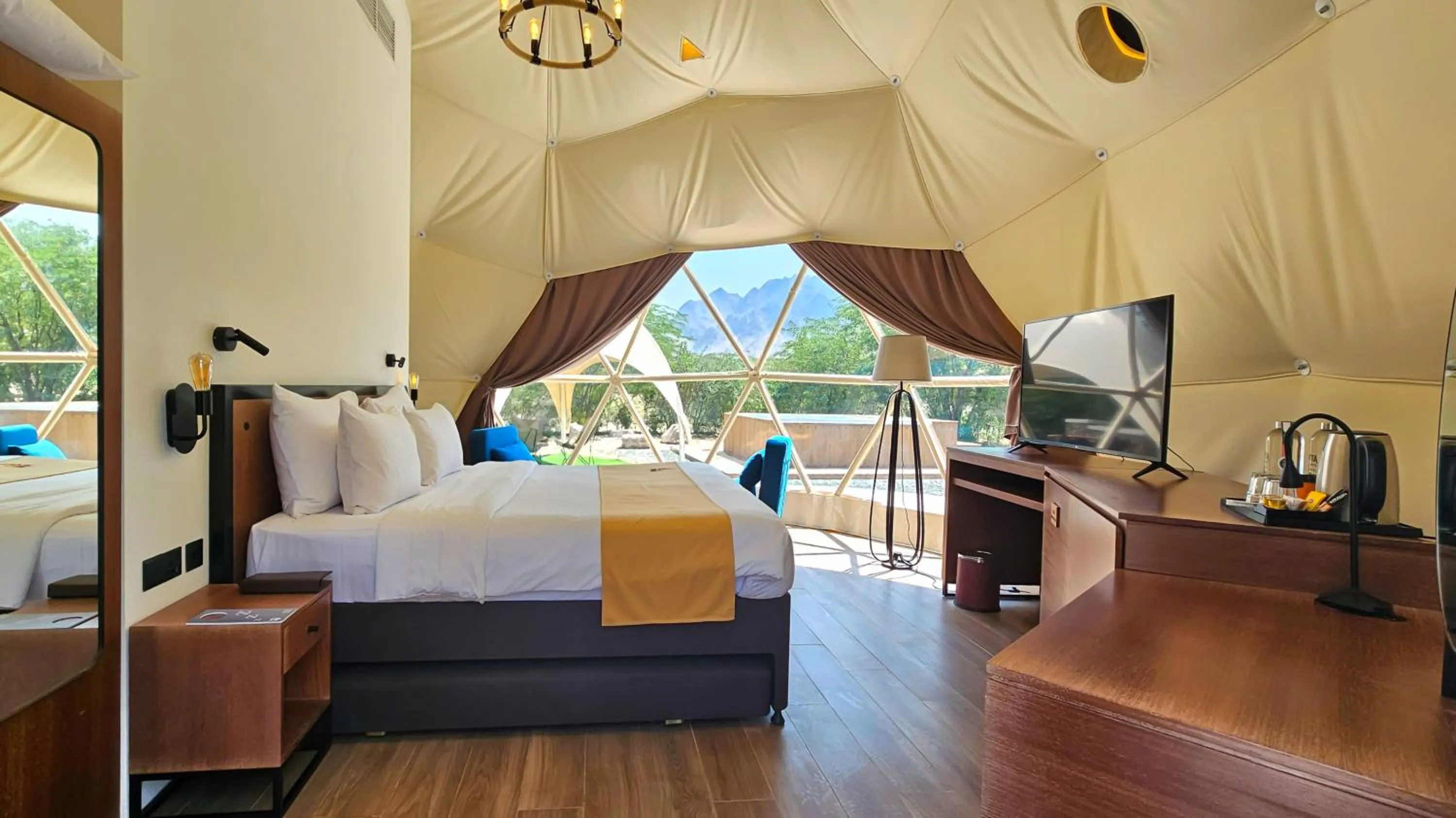 View (from property/room), Bed in Hatta Resorts
