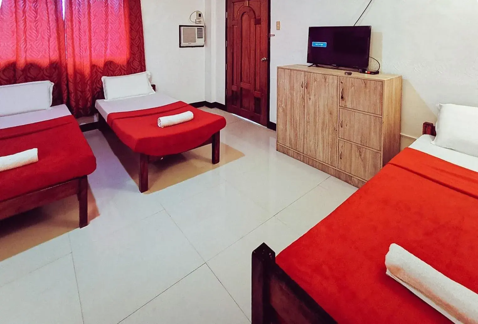 Bed in Sunrise Garden Lake Resort Bed in Sunrise Garden Lake Resort