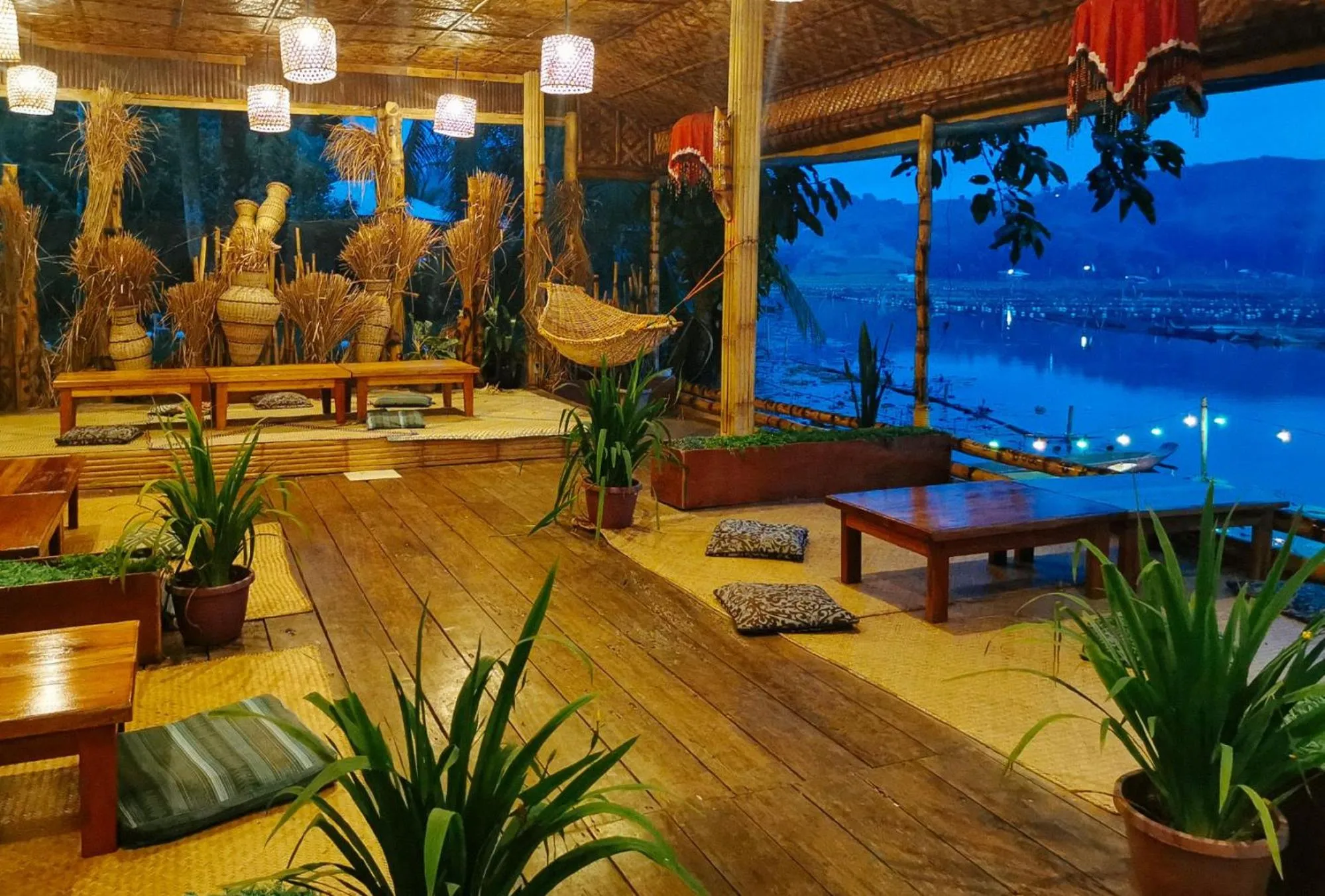 Area and facilities in Sunrise Garden Lake Resort