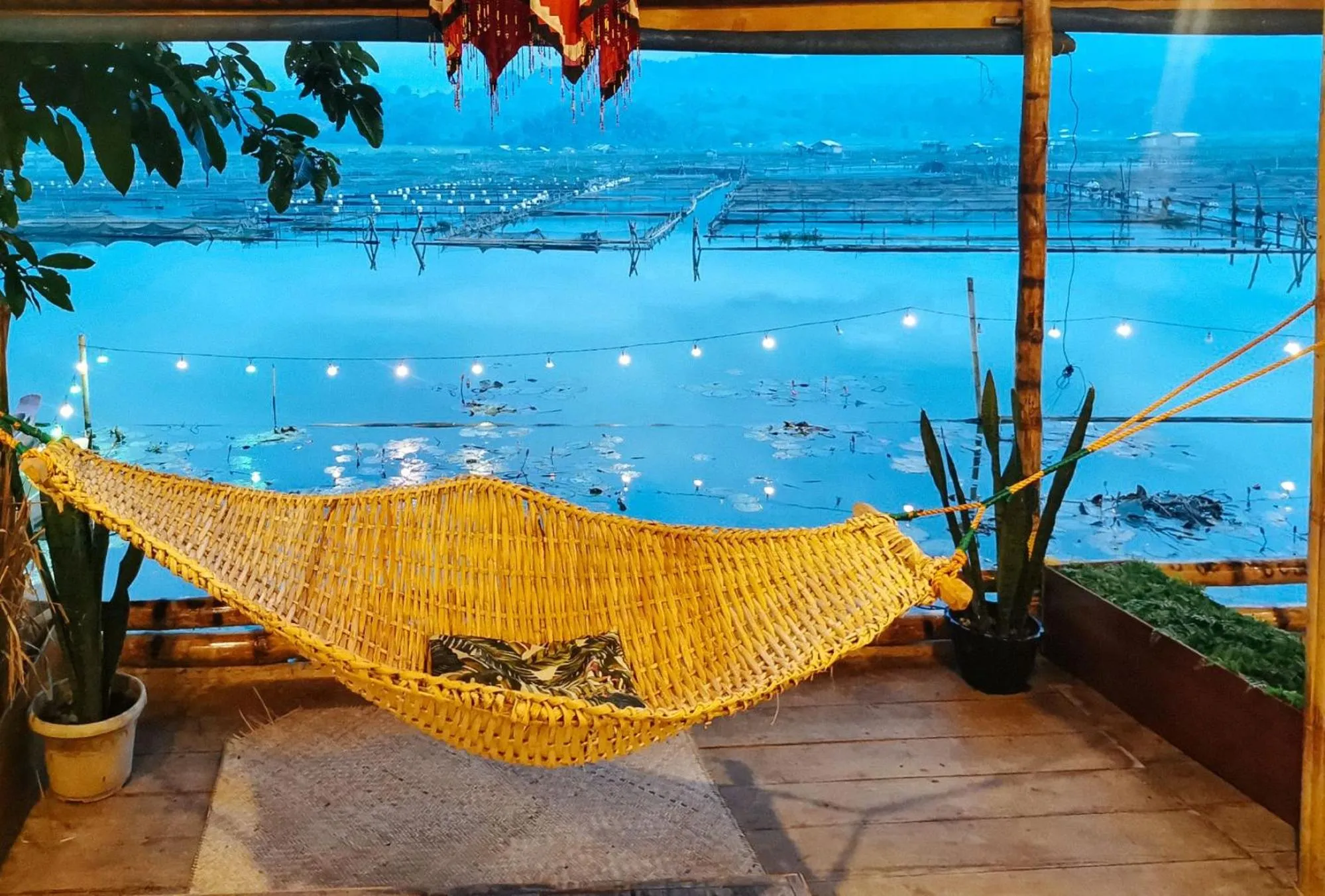 Area and facilities in Sunrise Garden Lake Resort