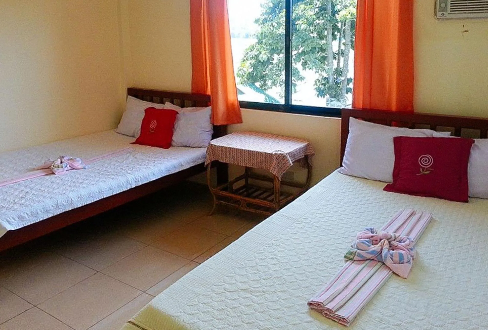 Bed in Sunrise Garden Lake Resort