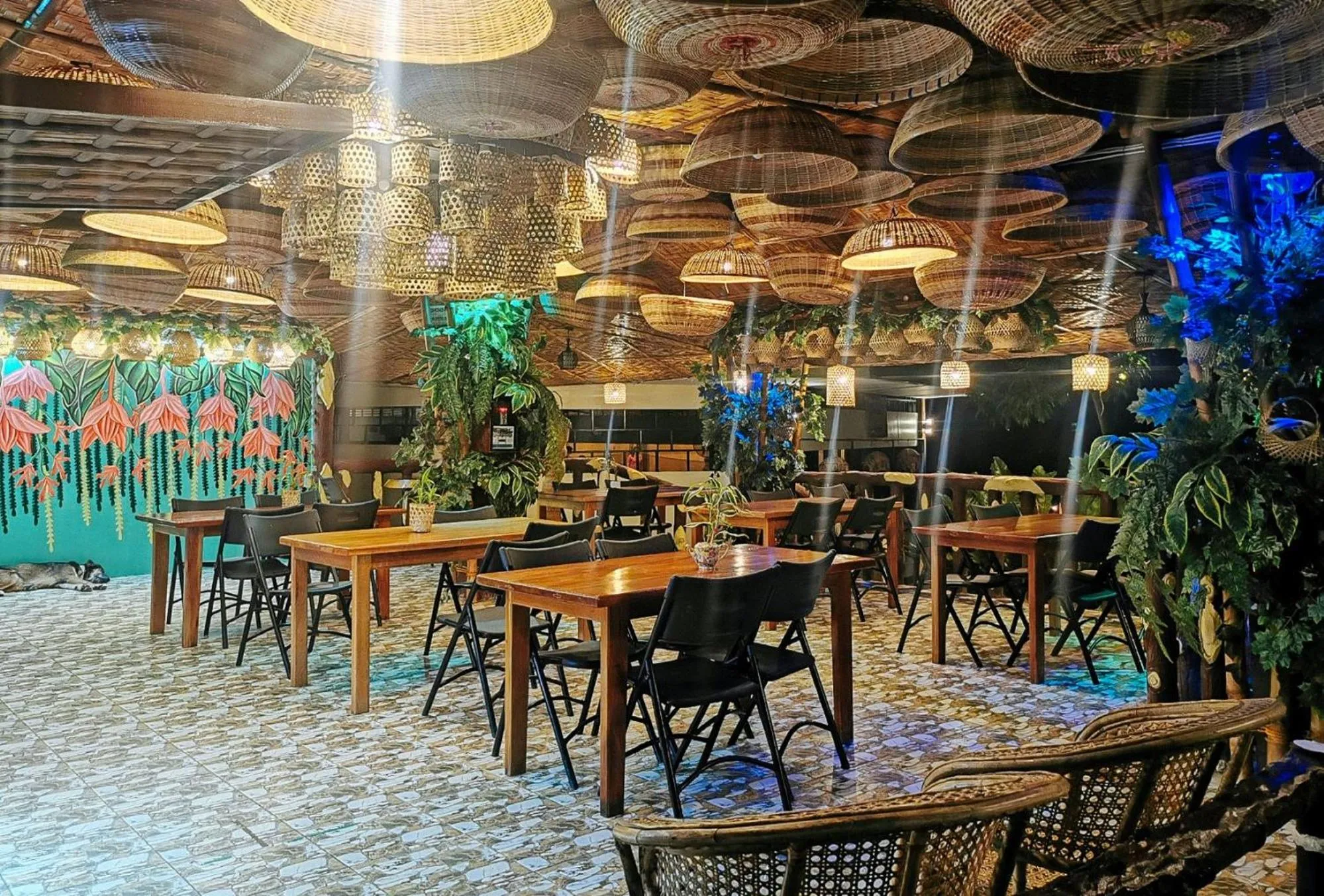 Restaurant/places to eat in Sunrise Garden Lake Resort