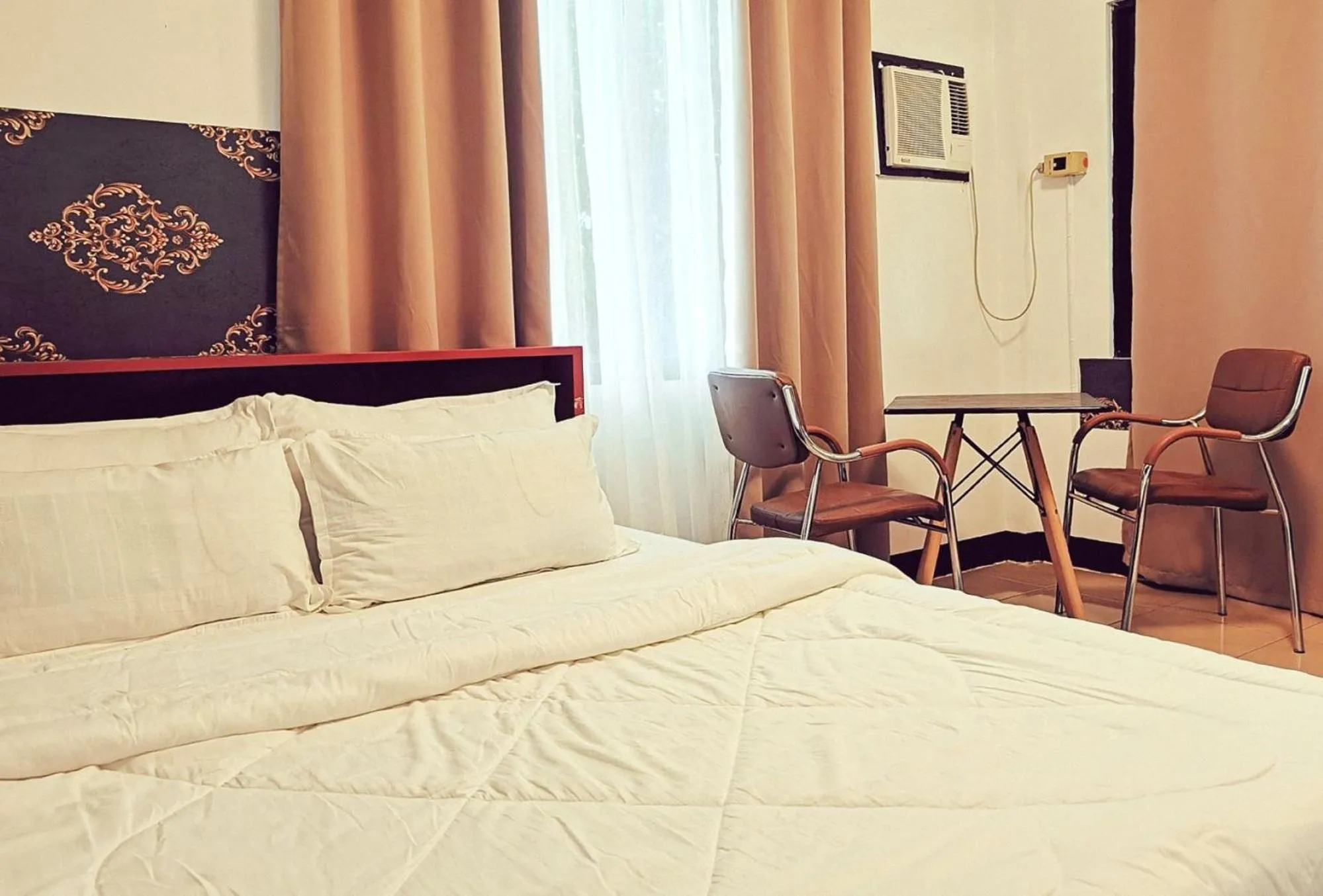 Dining area, Bed in Sunrise Garden Lake Resort