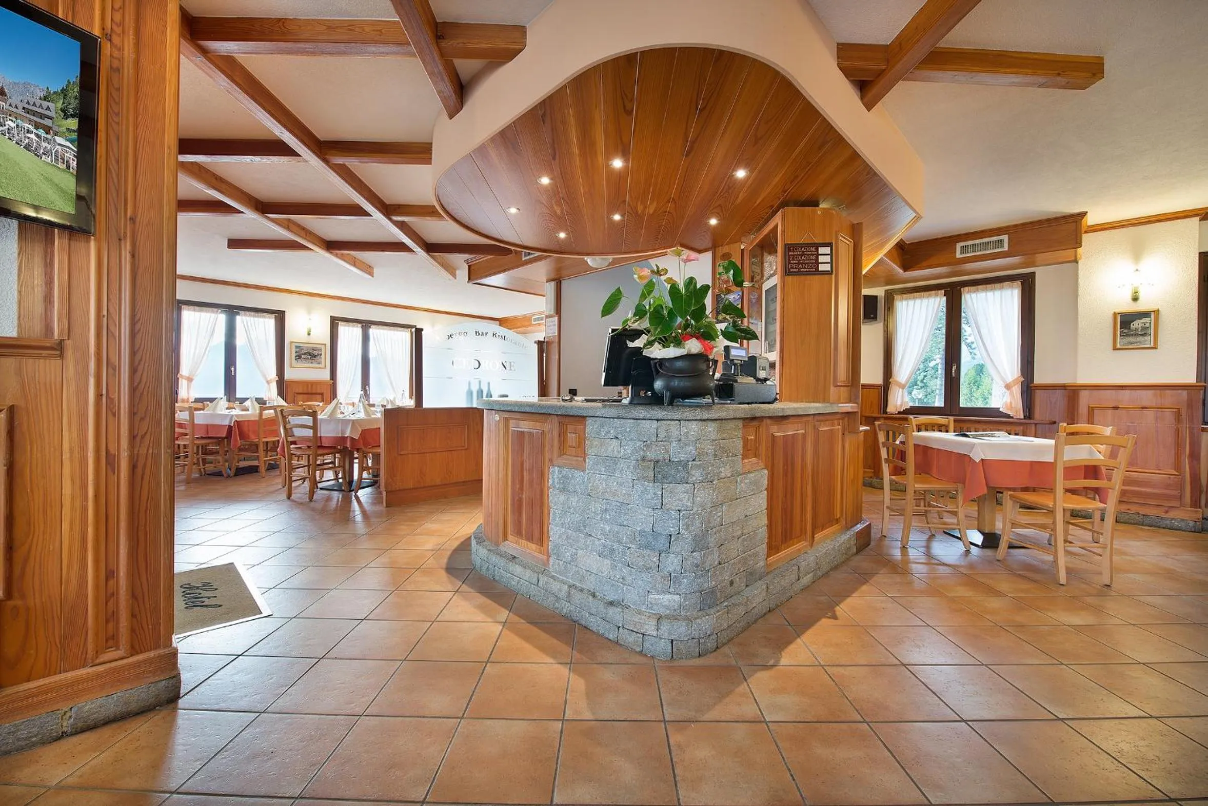 Restaurant/places to eat in Hotel Gallo Cedrone