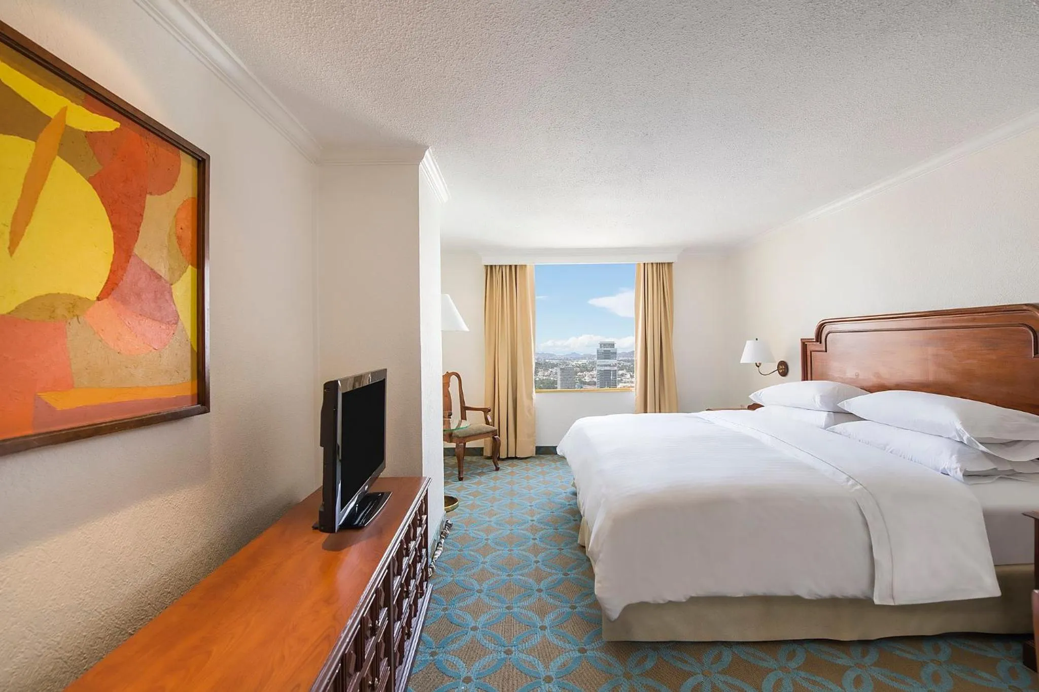 Photo of the whole room, Bed in Fiesta Americana Reforma