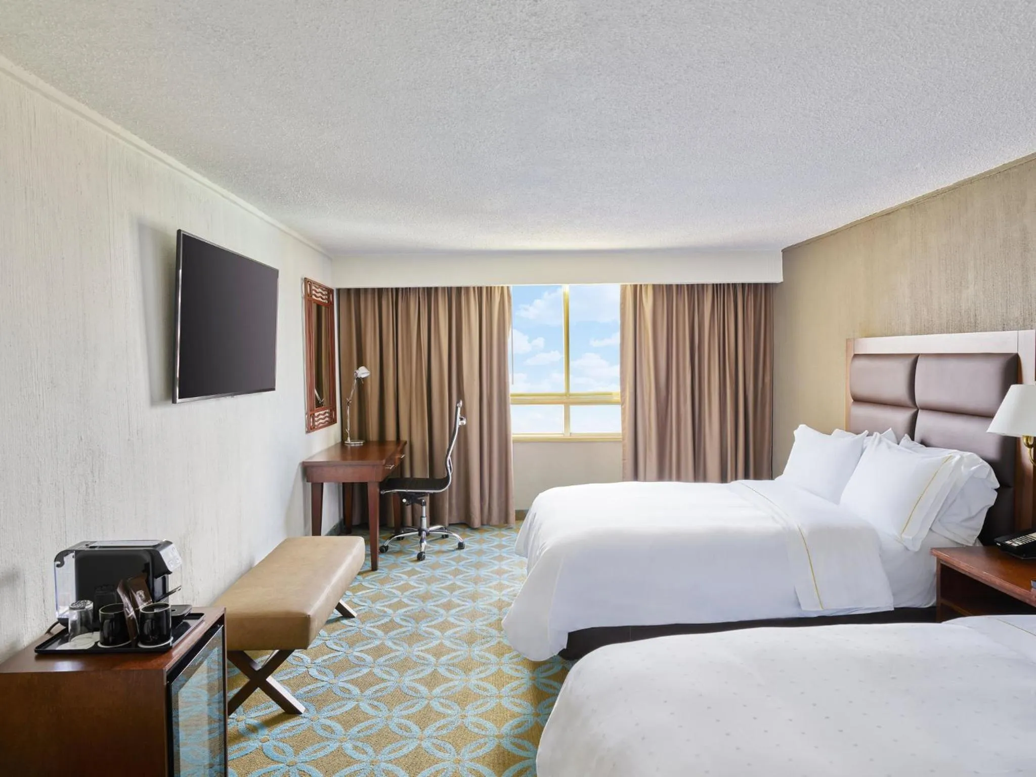 Photo of the whole room, Bed in Fiesta Americana Reforma