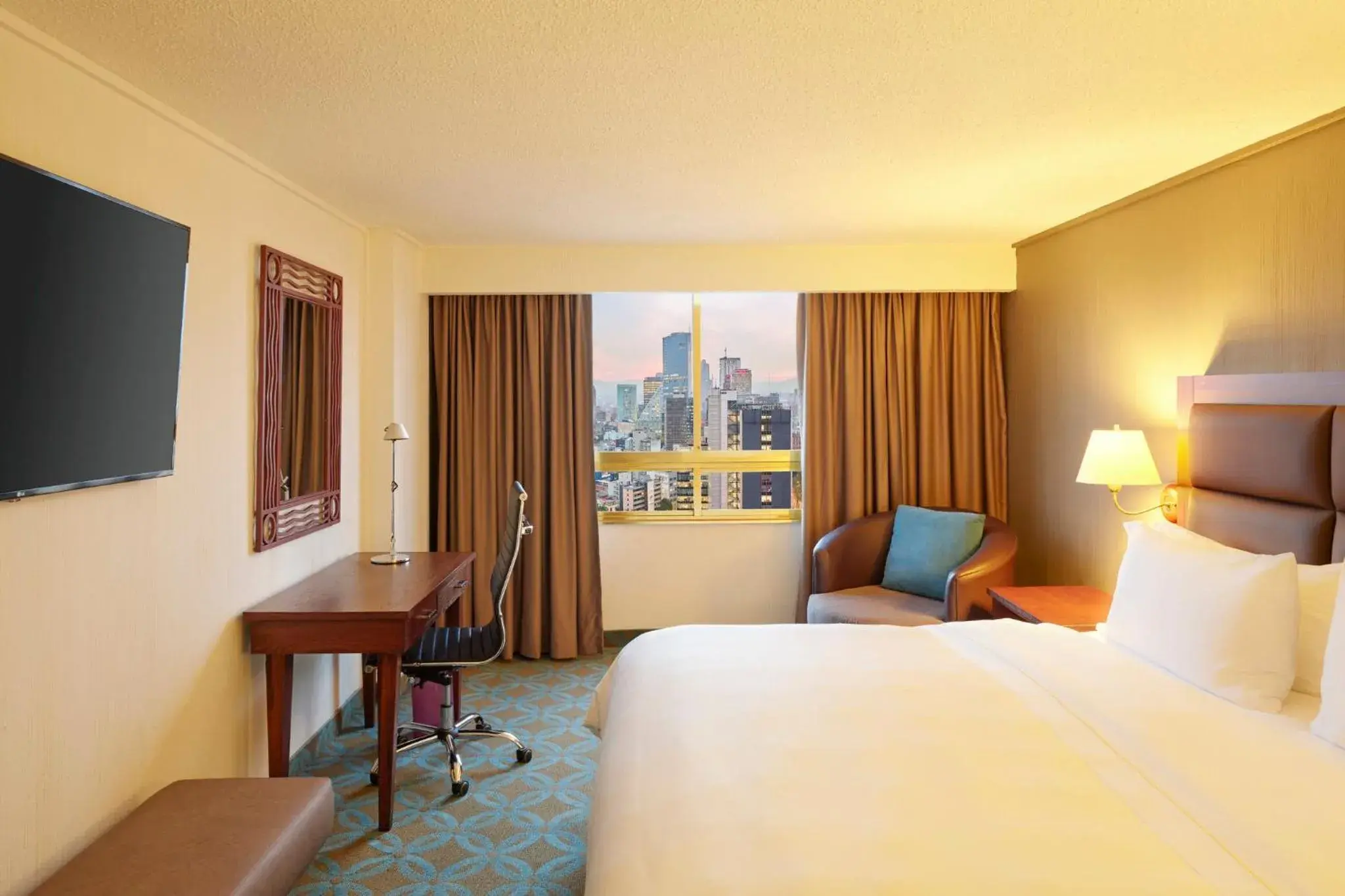 Photo of the whole room, Bed in Fiesta Americana Reforma Photo of the whole room, Bed in Fiesta Americana Reforma