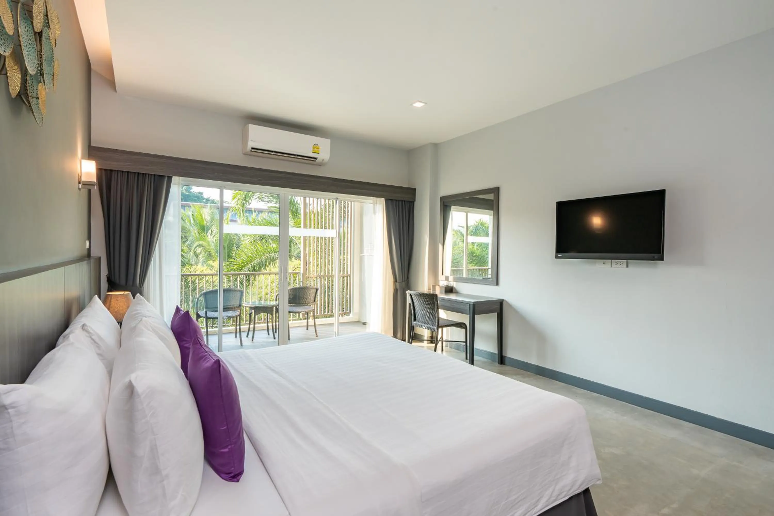 Photo of the whole room, Bed in Koh Chang Paradise Hill