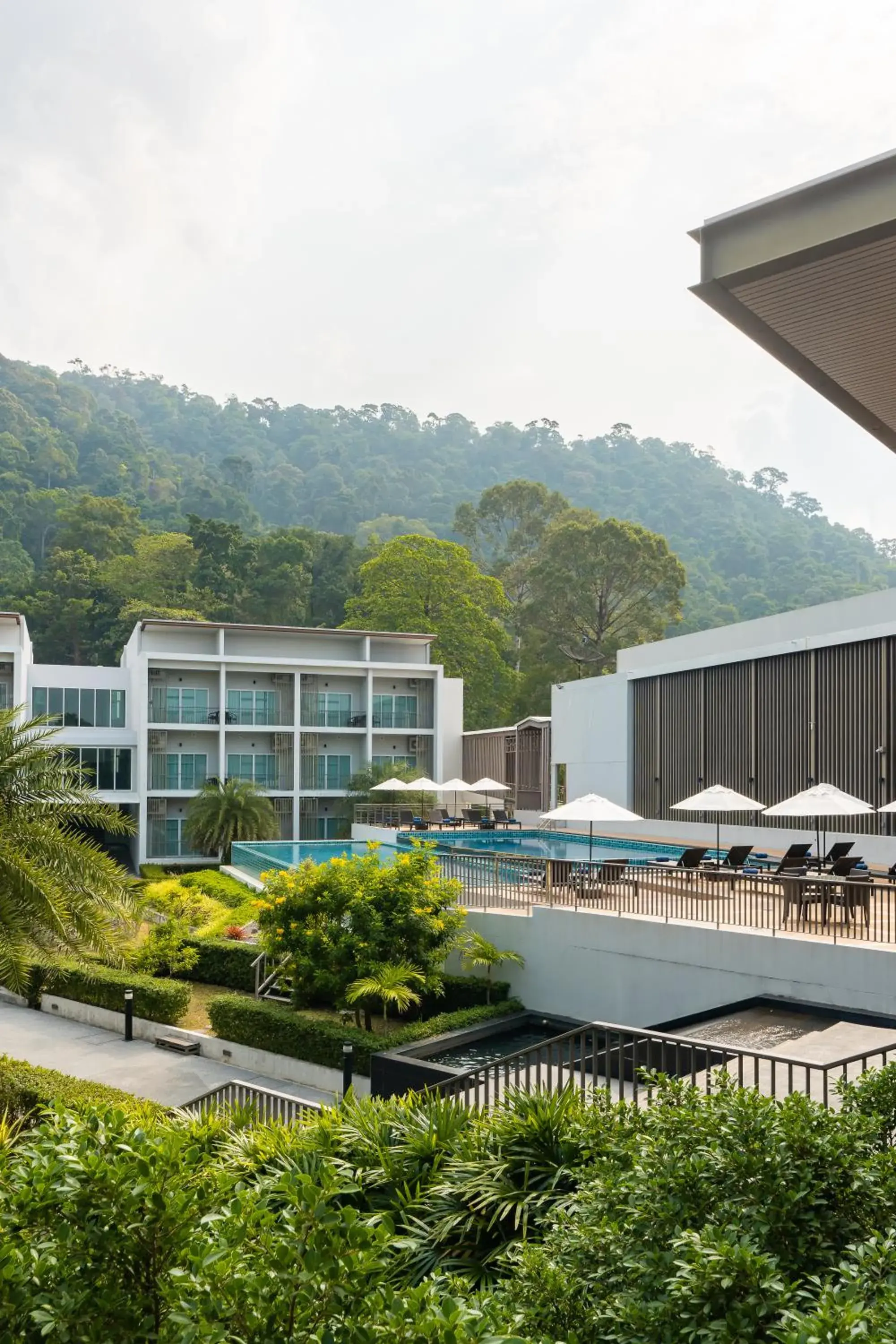 Property building in Koh Chang Paradise Hill Property building in Koh Chang Paradise Hill