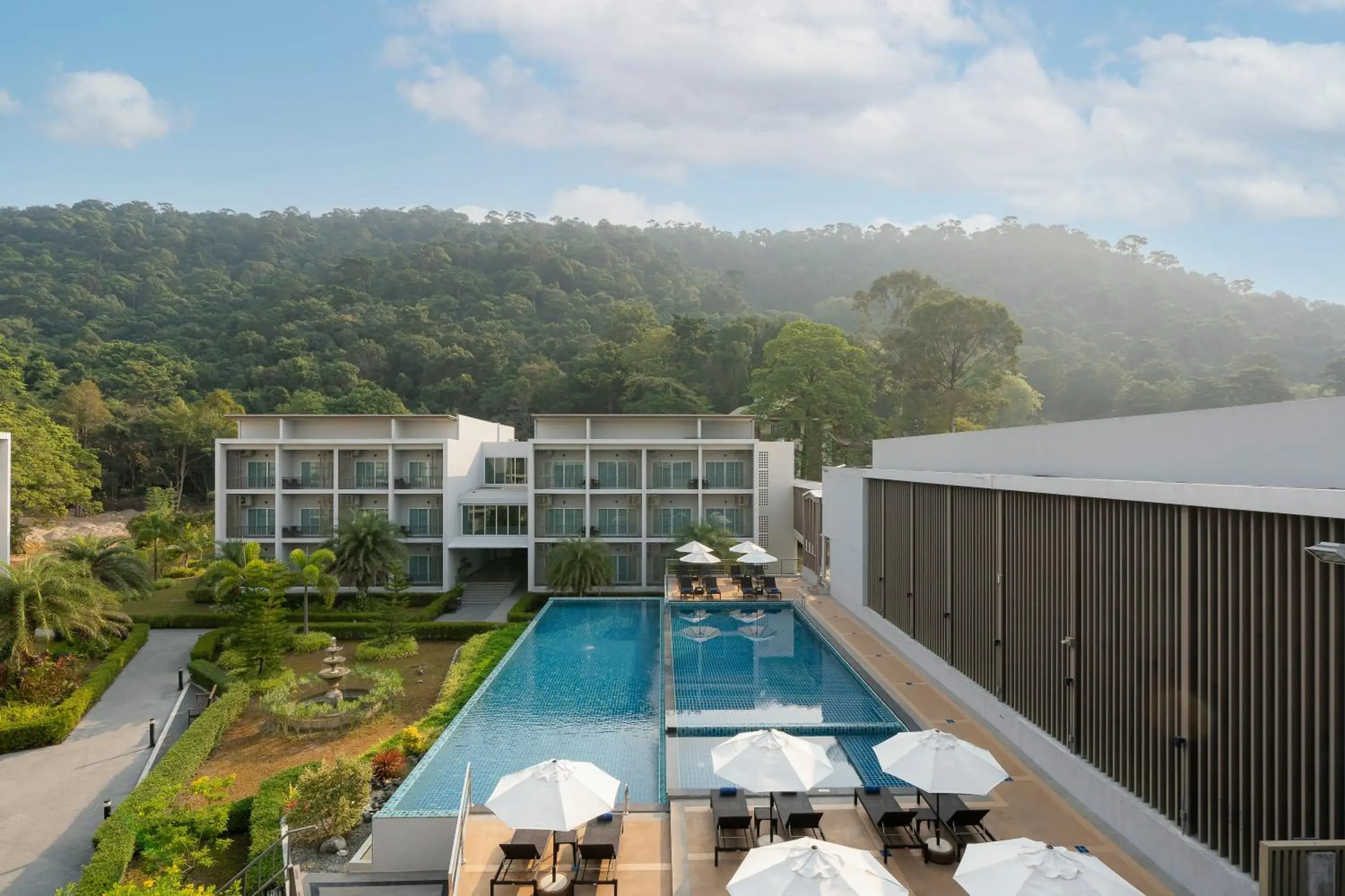 Property building in Koh Chang Paradise Hill Property building in Koh Chang Paradise Hill