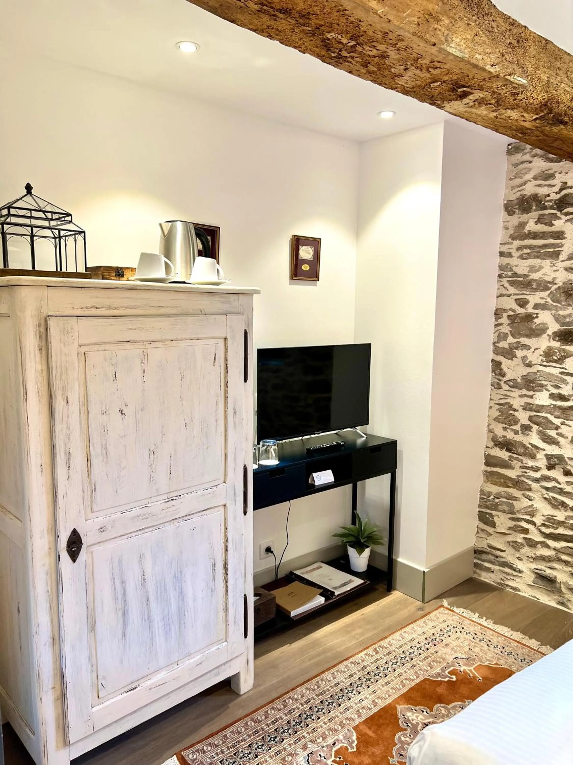 Bedroom, Bed in Château de l'Epinay