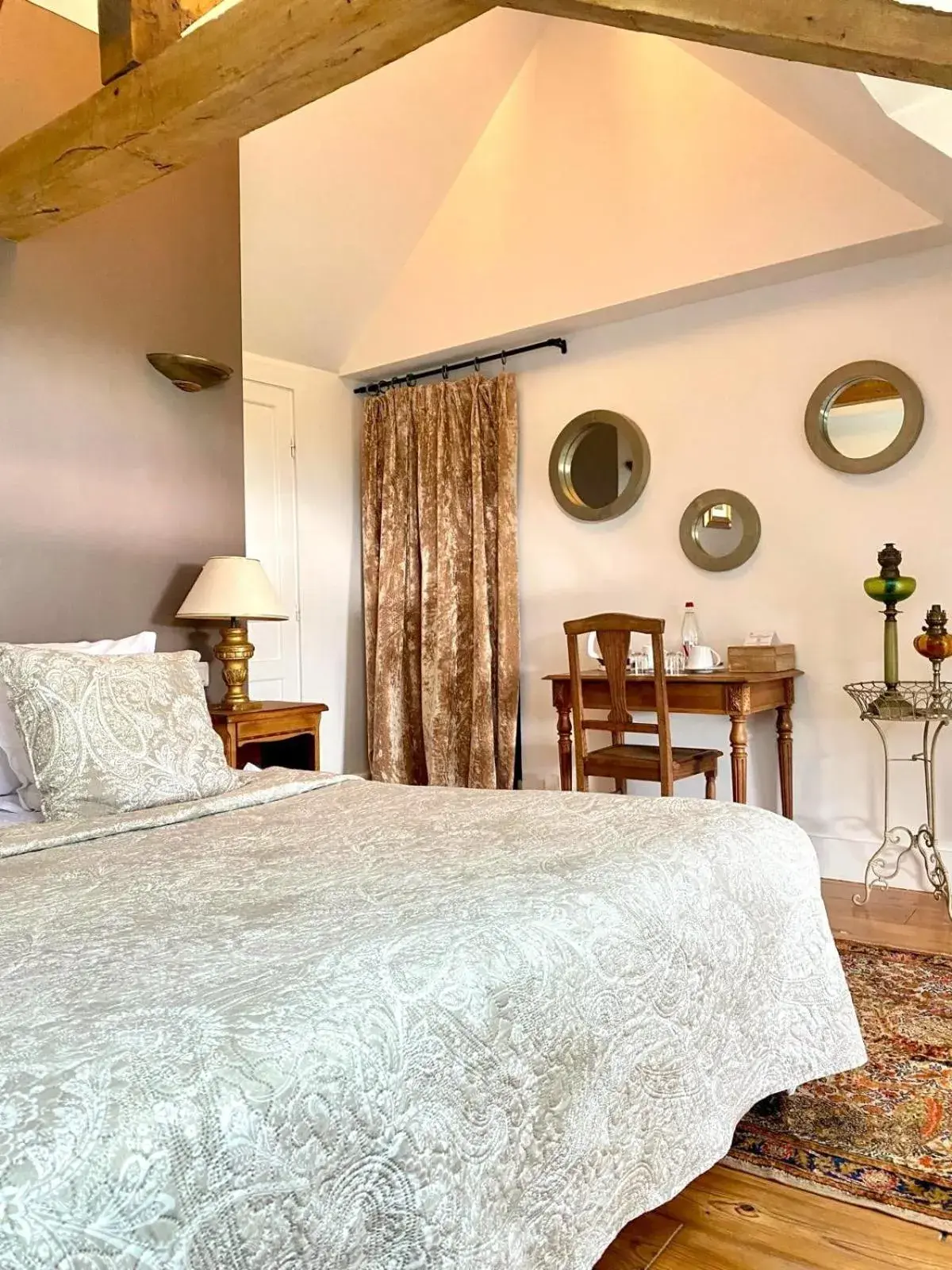 Attic Double Room - single occupancy in Château de l'Epinay Attic Double Room - single occupancy in Château de l'Epinay