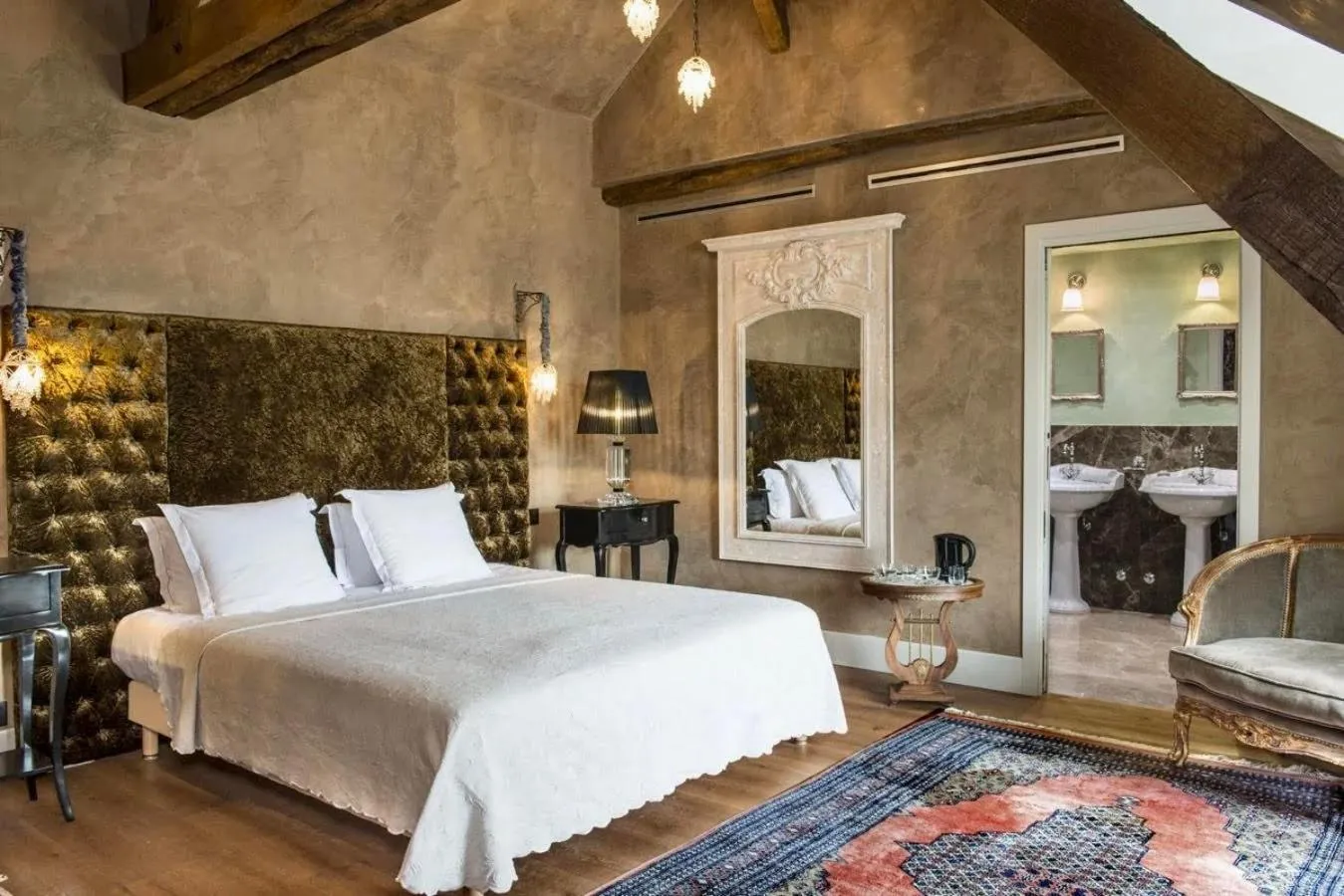 Bedroom, Bed in Château de l'Epinay