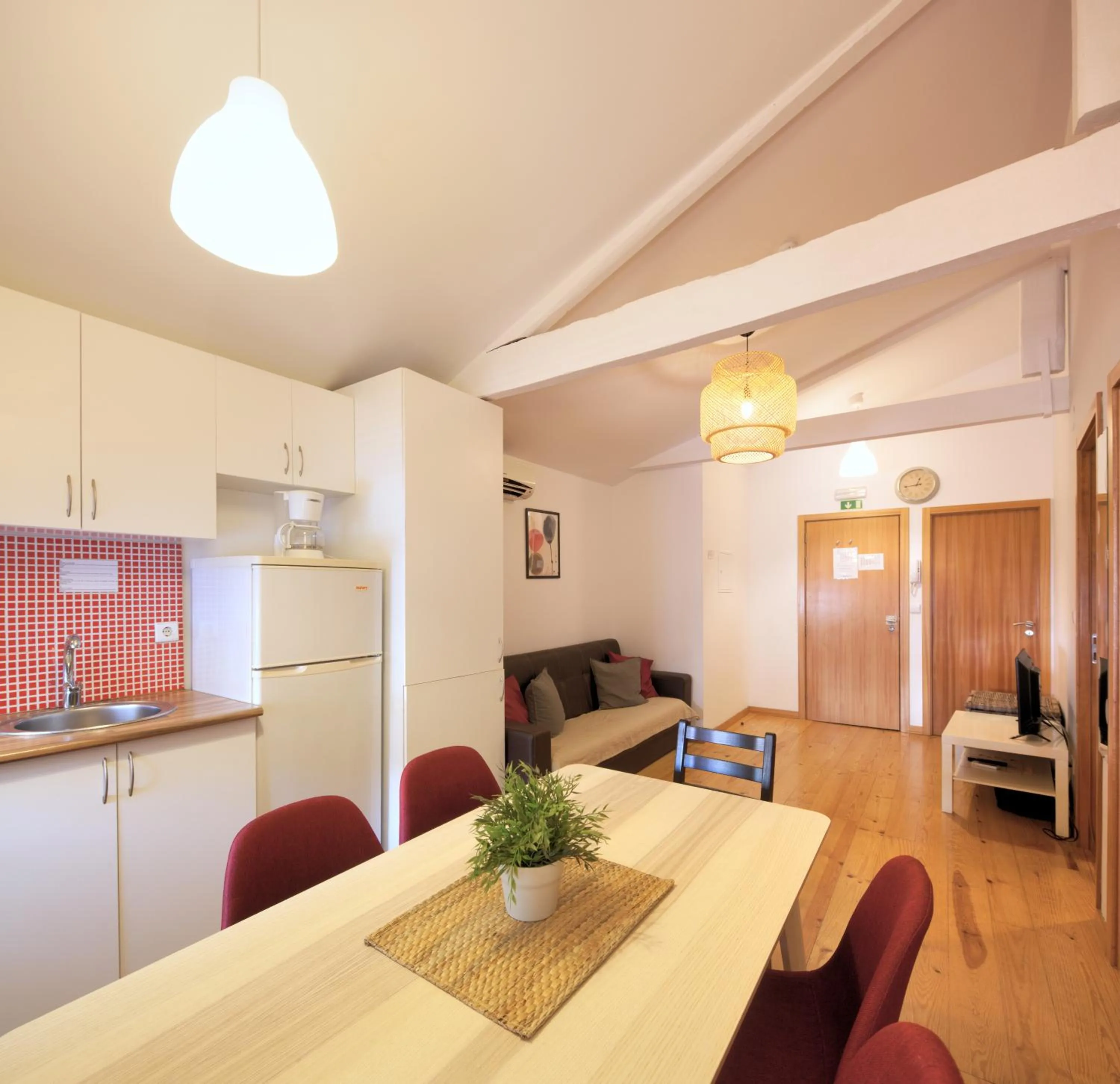 Kitchen or kitchenette in Oporto Maison Entreparedes