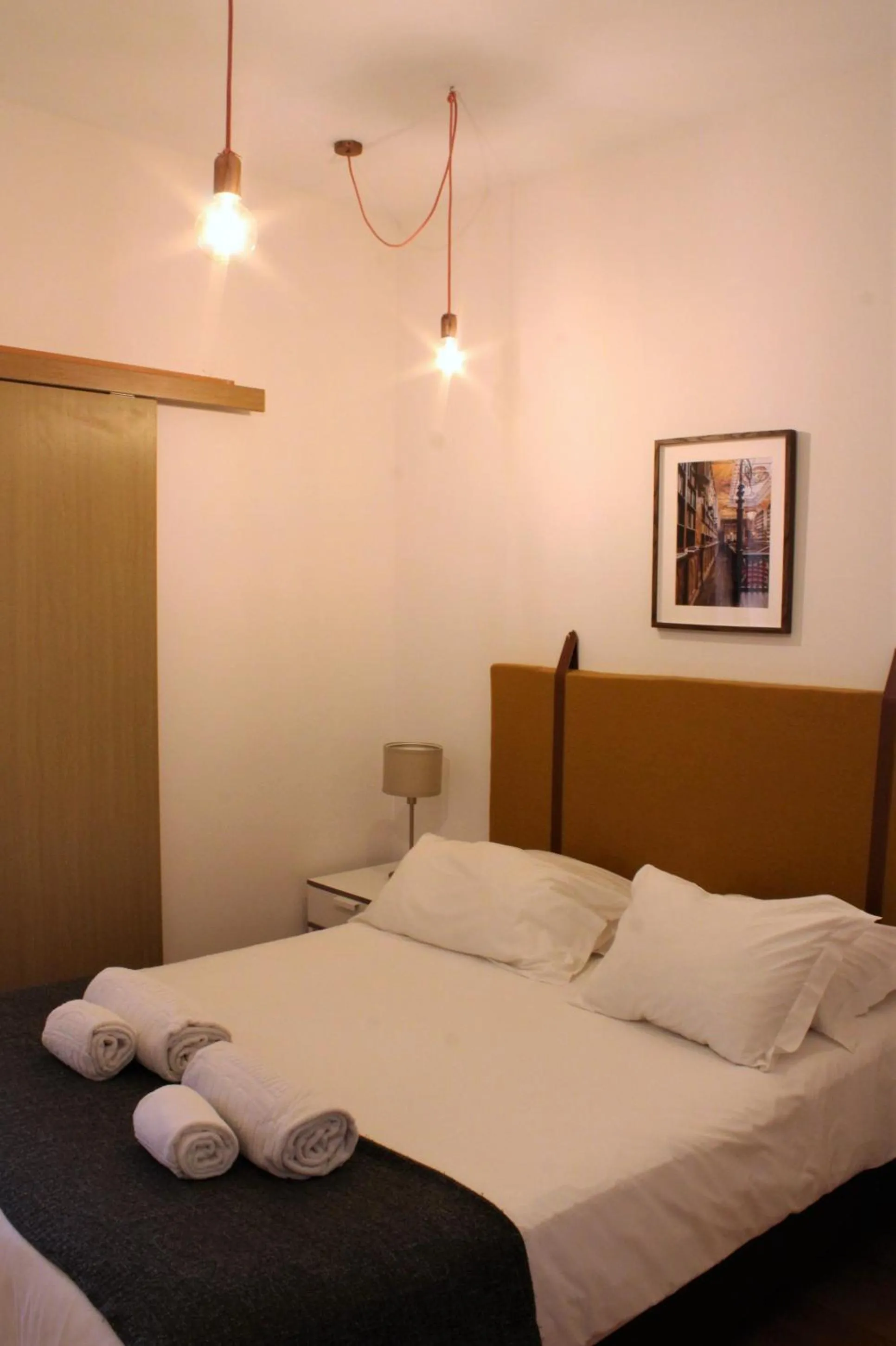 Bed in Oporto Maison Entreparedes